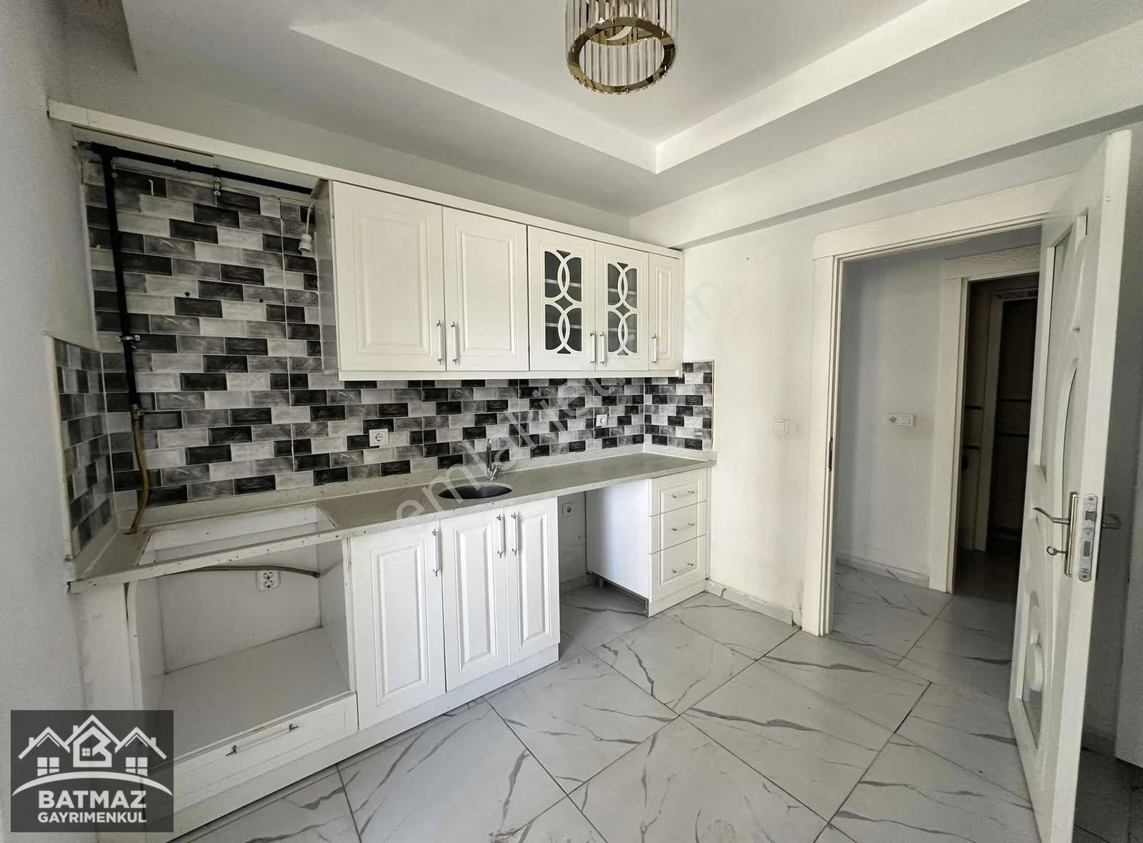 Batmaz'dan Beykent 1.etap Karakol Civarında Satılık 2+1 Daire