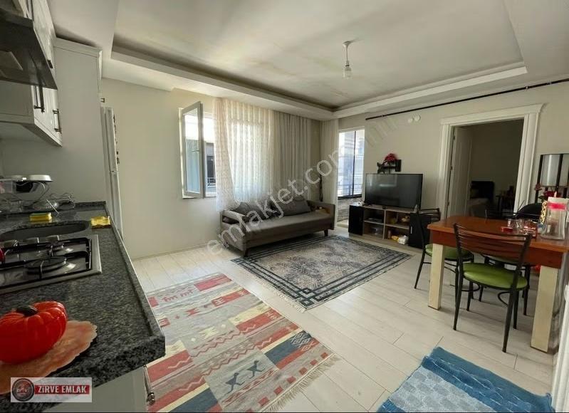 Cumhuriyet Mahallesi'nde 1+1 4. Kat Satılık Site Dairesi.