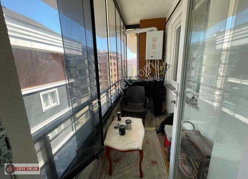Cumhuriyet Mahallesi'nde 1+1 4. Kat Satılık Site Dairesi. - Görsel 2