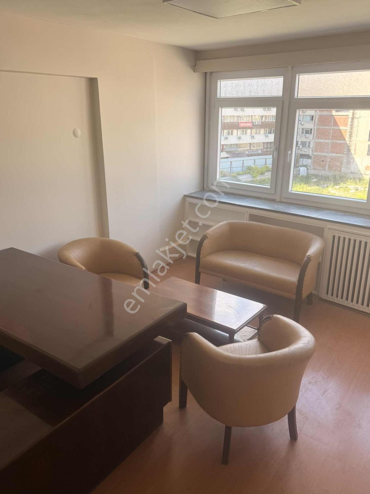 Konak Kemeraltı Bilen İş Hanında 25 M2 Eşyalı Ofis - Görsel 3