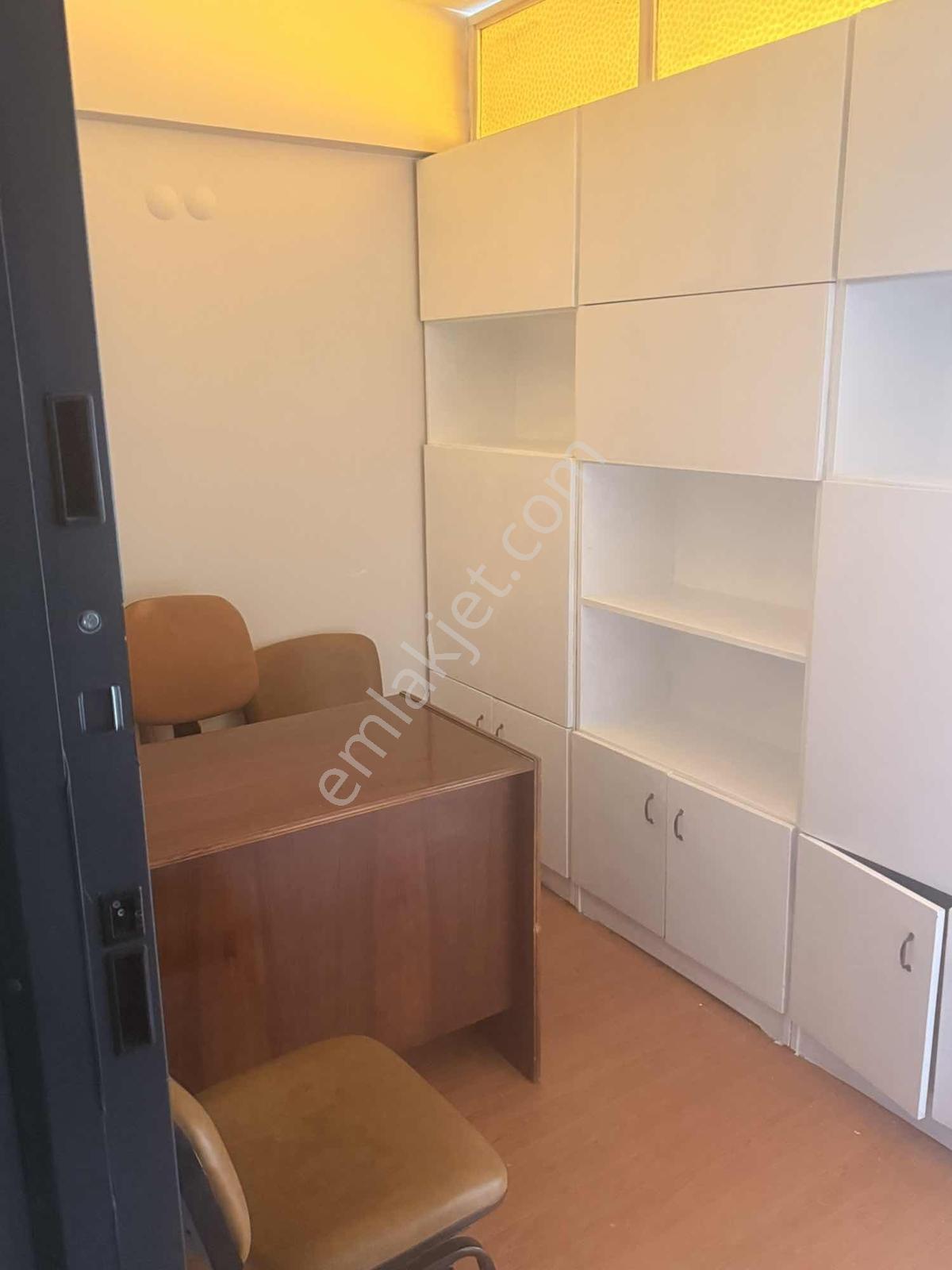 Konak Kemeraltı Bilen İş Hanında 25 M2 Eşyalı Ofis - Görsel 6