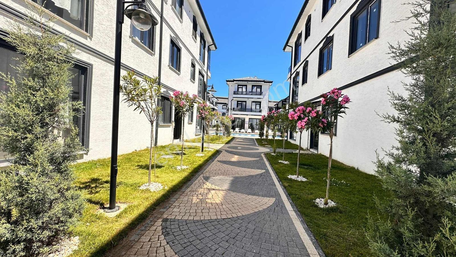 Müstakil Bahçeli Havuzlu Site 2+1 Ayrı Mutfak Fırsat Yazlık - Görsel 18