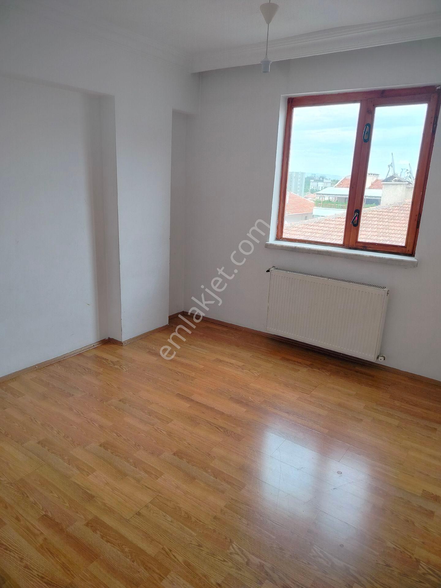 Sahibinden 30 Ağustos Mahallesi 3+1 3 Kat Güney Ve Doğu Yönü - Görsel 11