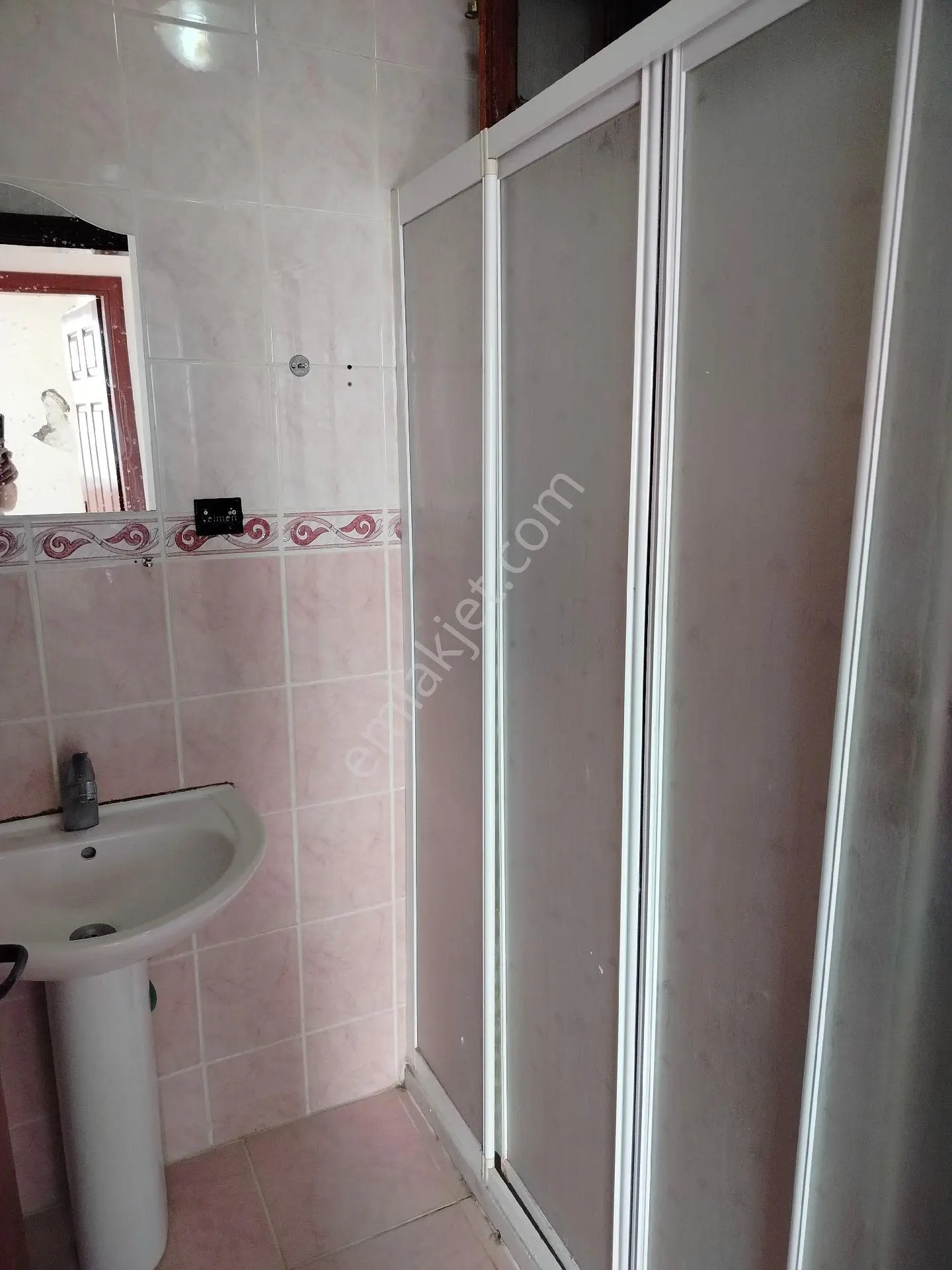 Sahibinden 30 Ağustos Mahallesi 3+1 3 Kat Güney Ve Doğu Yönü - Görsel 3