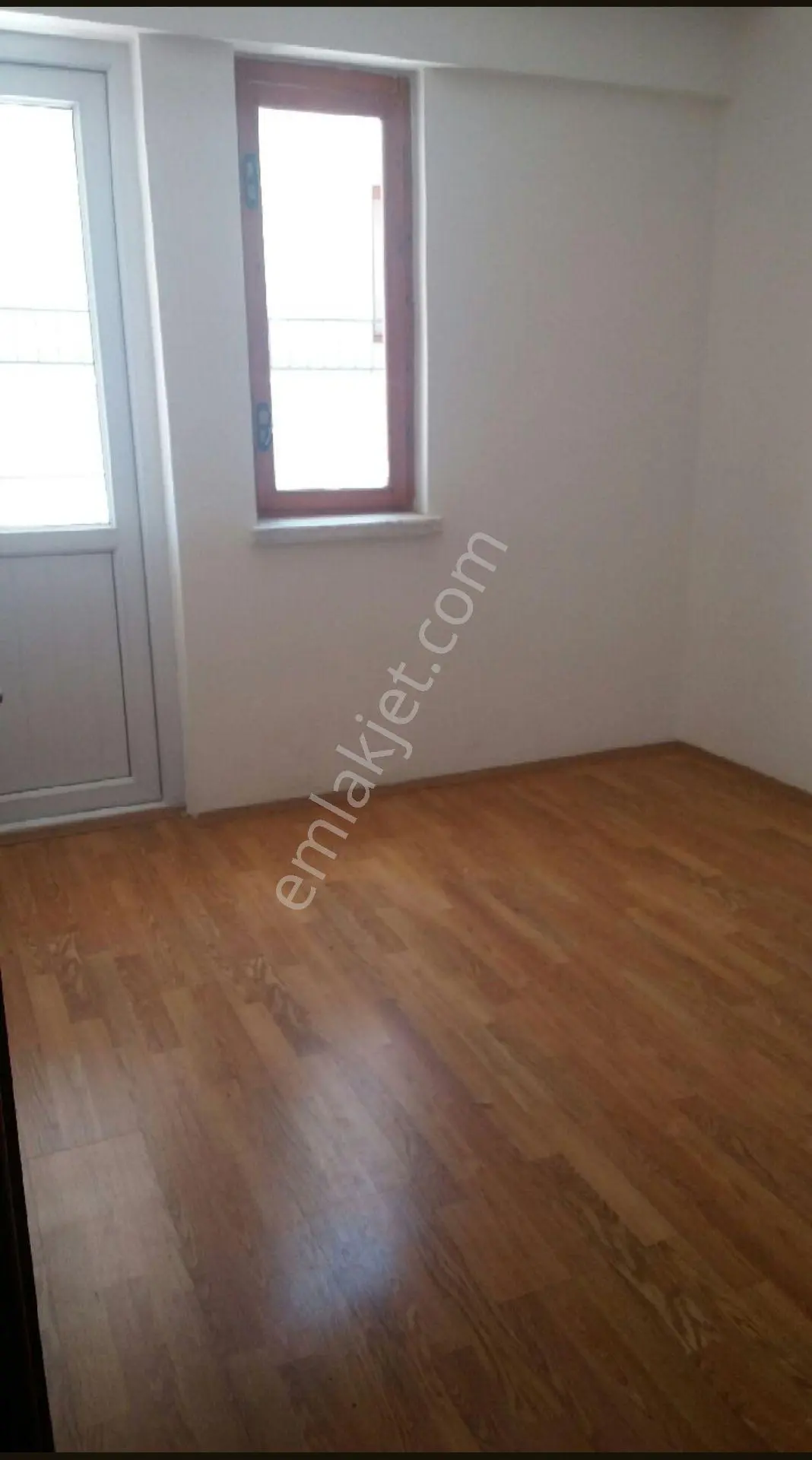 Sahibinden 30 Ağustos Mahallesi 3+1 3 Kat Güney Ve Doğu Yönü - Görsel 5