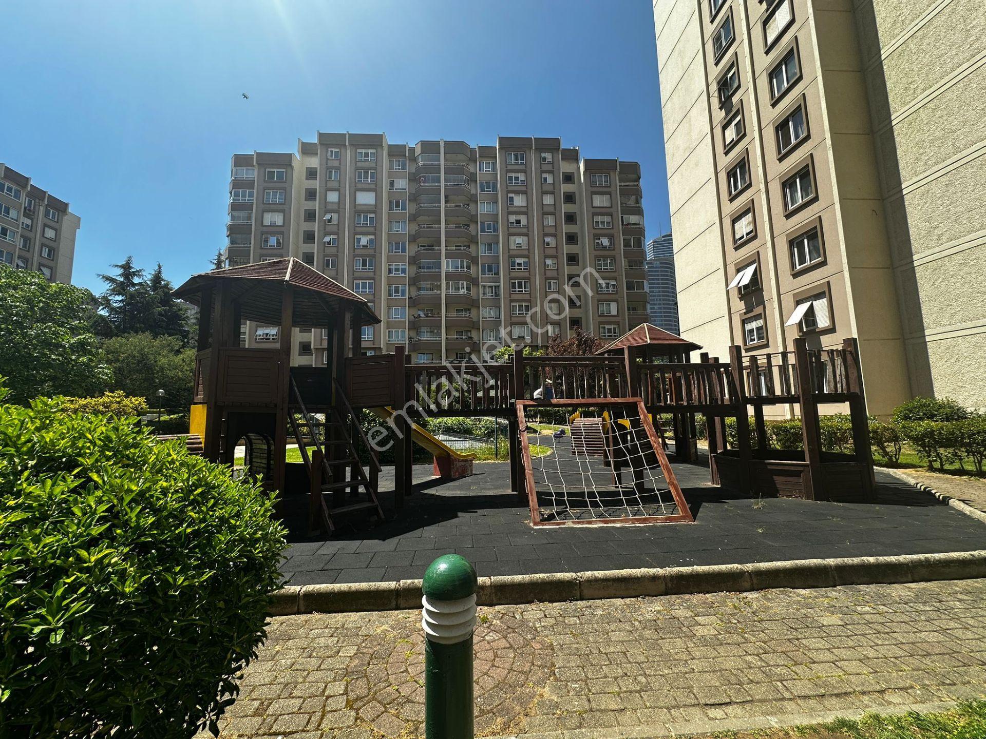 Ataşehir Gardenya-1’de Satılık Özel Konumda 3+1 Daire