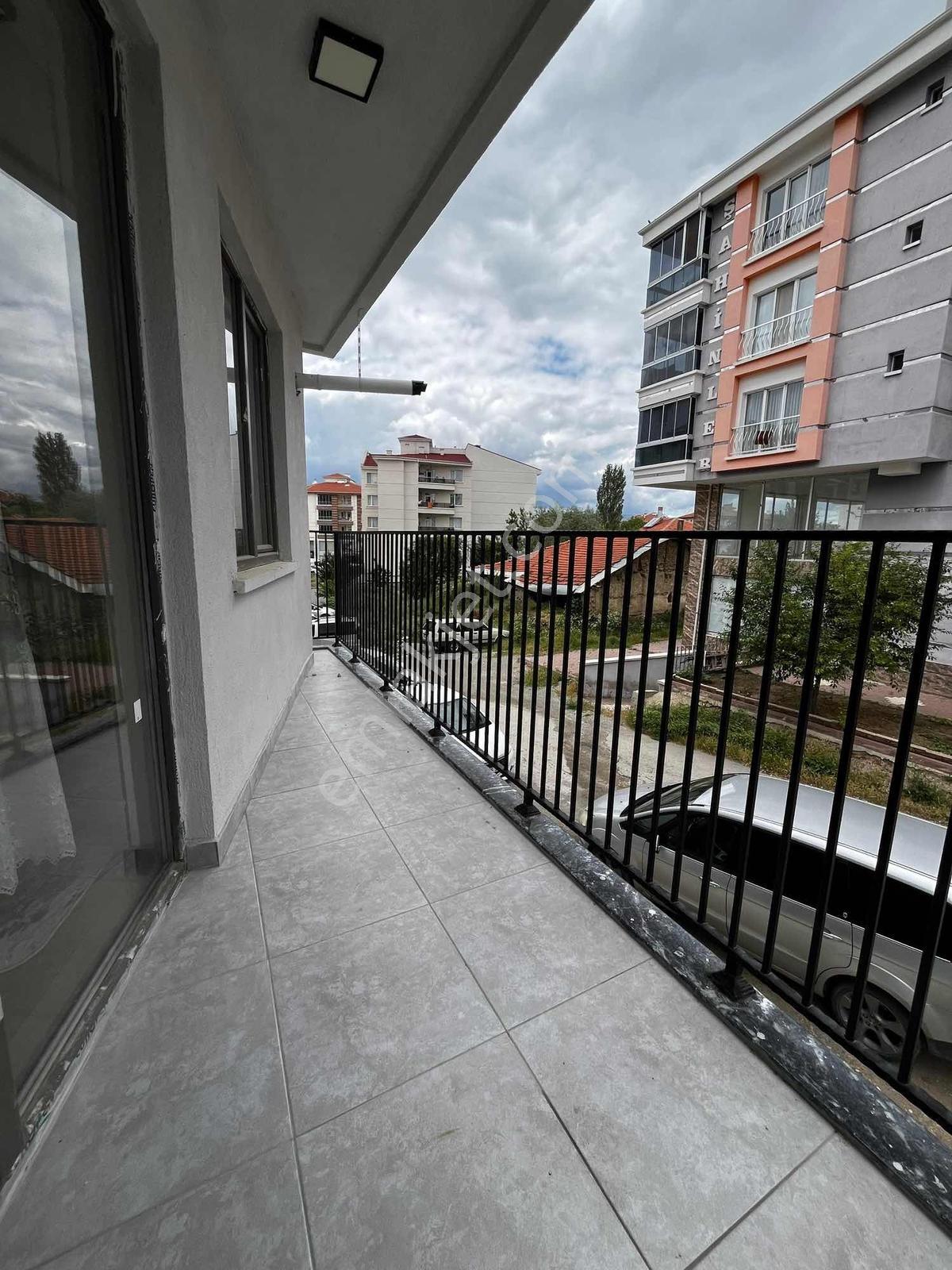 Esenboğa Mahallesinde Yola Yakın Full Eşyalı Ara Katta Kiralık - Görsel 4