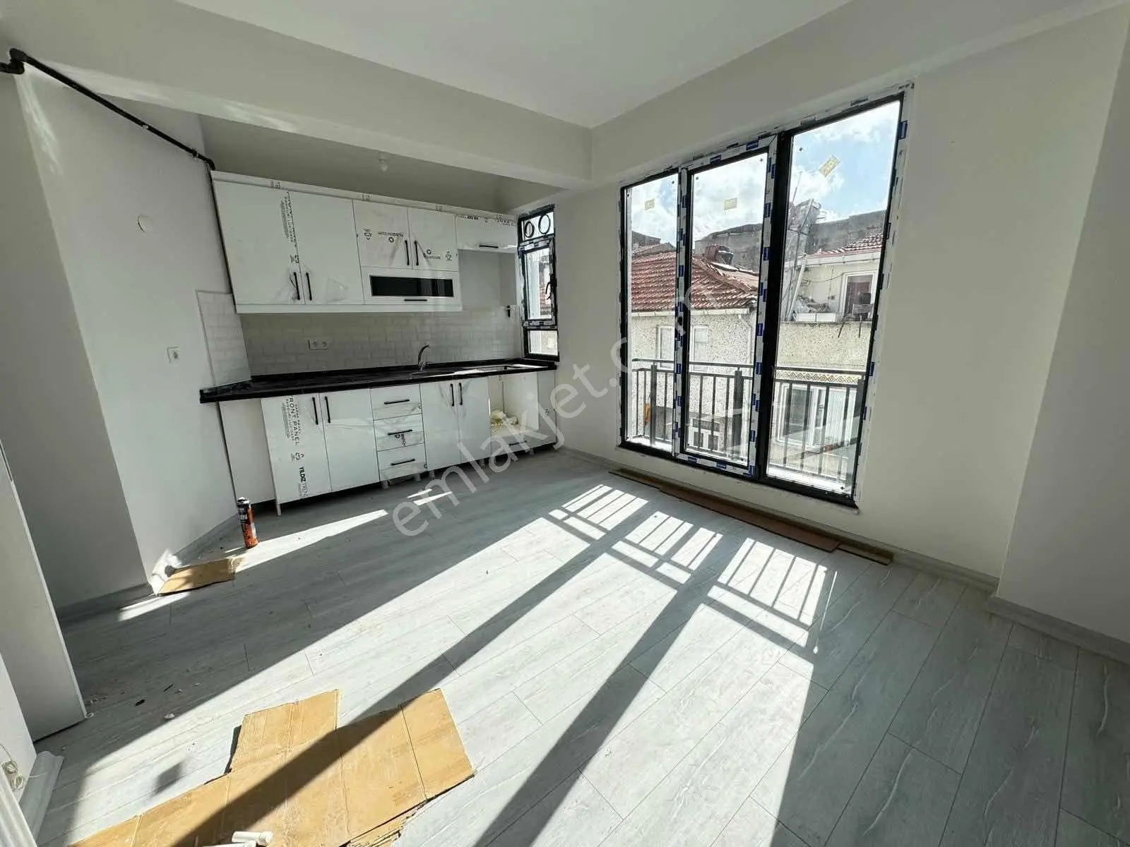 Acil Cadde Dibi 1yıllık Bina 30bin Kiracılı 2.kat 1+1 Lüks Daire - Görsel 2