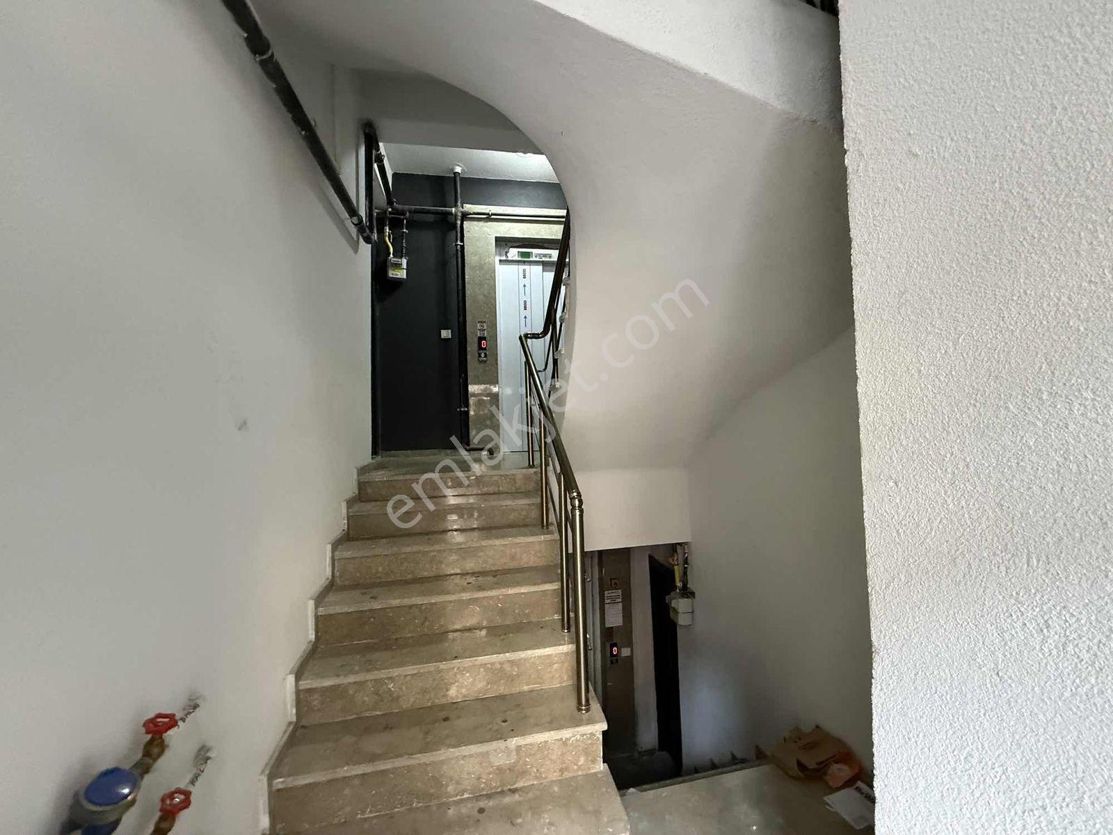 Acil Cadde Dibi 1yıllık Bina 30bin Kiracılı 2.kat 1+1 Lüks Daire - Görsel 18