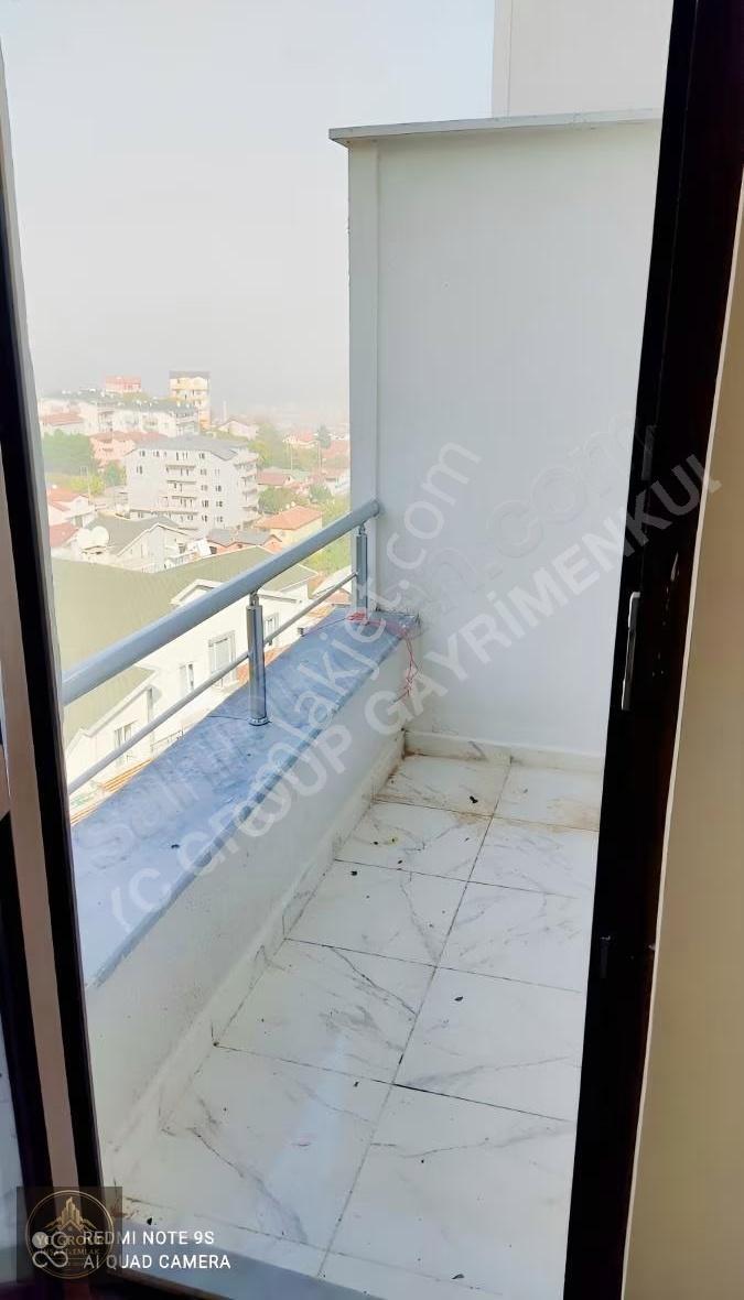 Gölcük Tepe Mahallede Satılık Ferah 4+1 Daire - Görsel 2