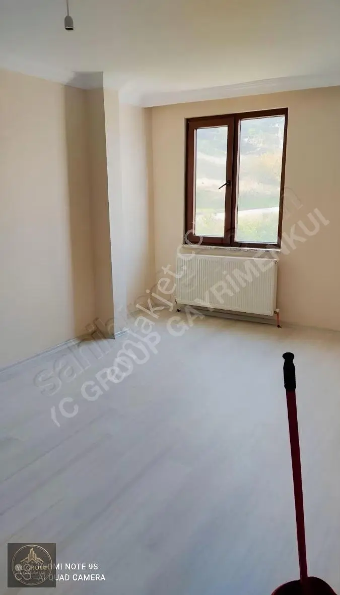 Gölcük Tepe Mahallede Satılık Ferah 4+1 Daire - Görsel 5
