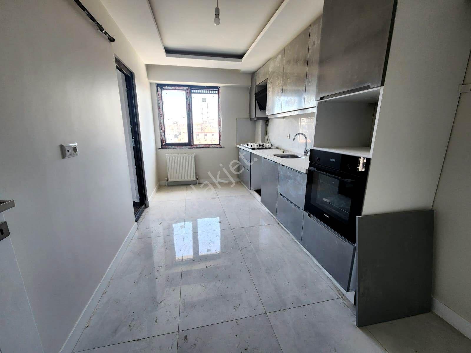 Bağcılar`da Sıfır Site İçerisinde Mükemmel 12. Ara Kat Daire - Görsel 6