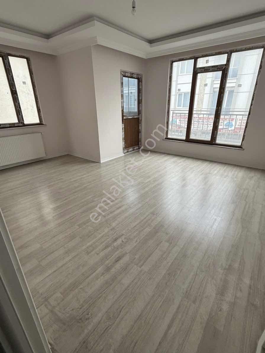 2+1 Sıfır Anacadde Üzerinde Ön Cephe Daire