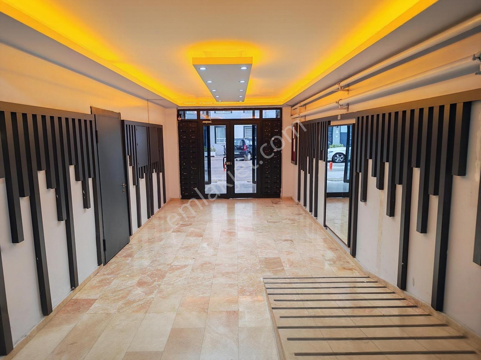 Kuzey Yıldızında Muhteşem Sitede 180m2 Çift Banyo 2 Kiler 4,5+1 - Görsel 2
