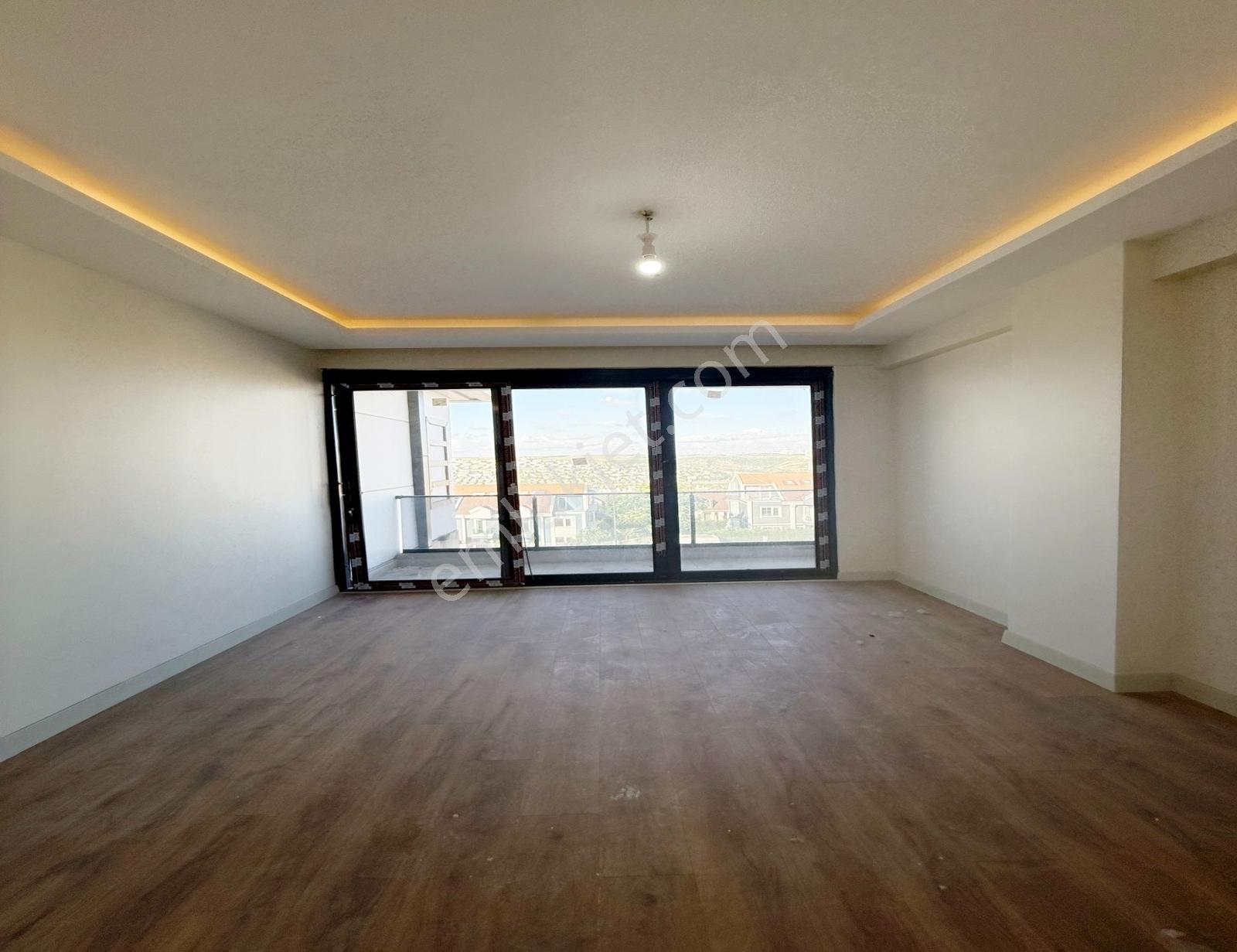 Boğazköyde Sıfır 4+1 Villa Bahçe Kullanımlı Manzaralı Önü Açık - Görsel 22