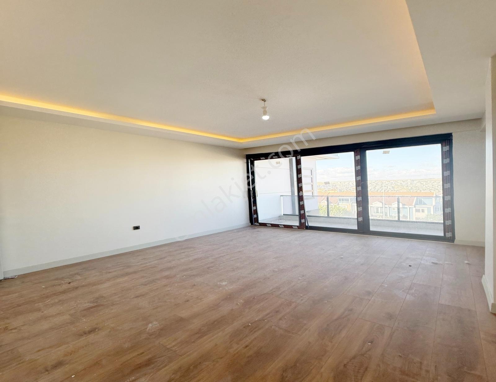 Boğazköyde Sıfır 4+1 Villa Bahçe Kullanımlı Manzaralı Önü Açık - Görsel 18
