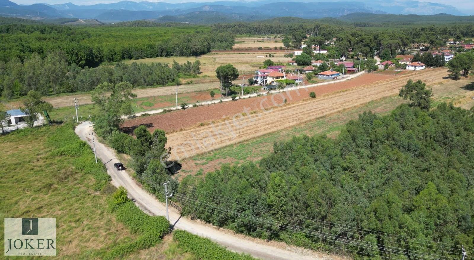 Joker: Çörüş Yerleşim Alanında Evlere Komşu Yol Cepheli Tarla - Görsel 16