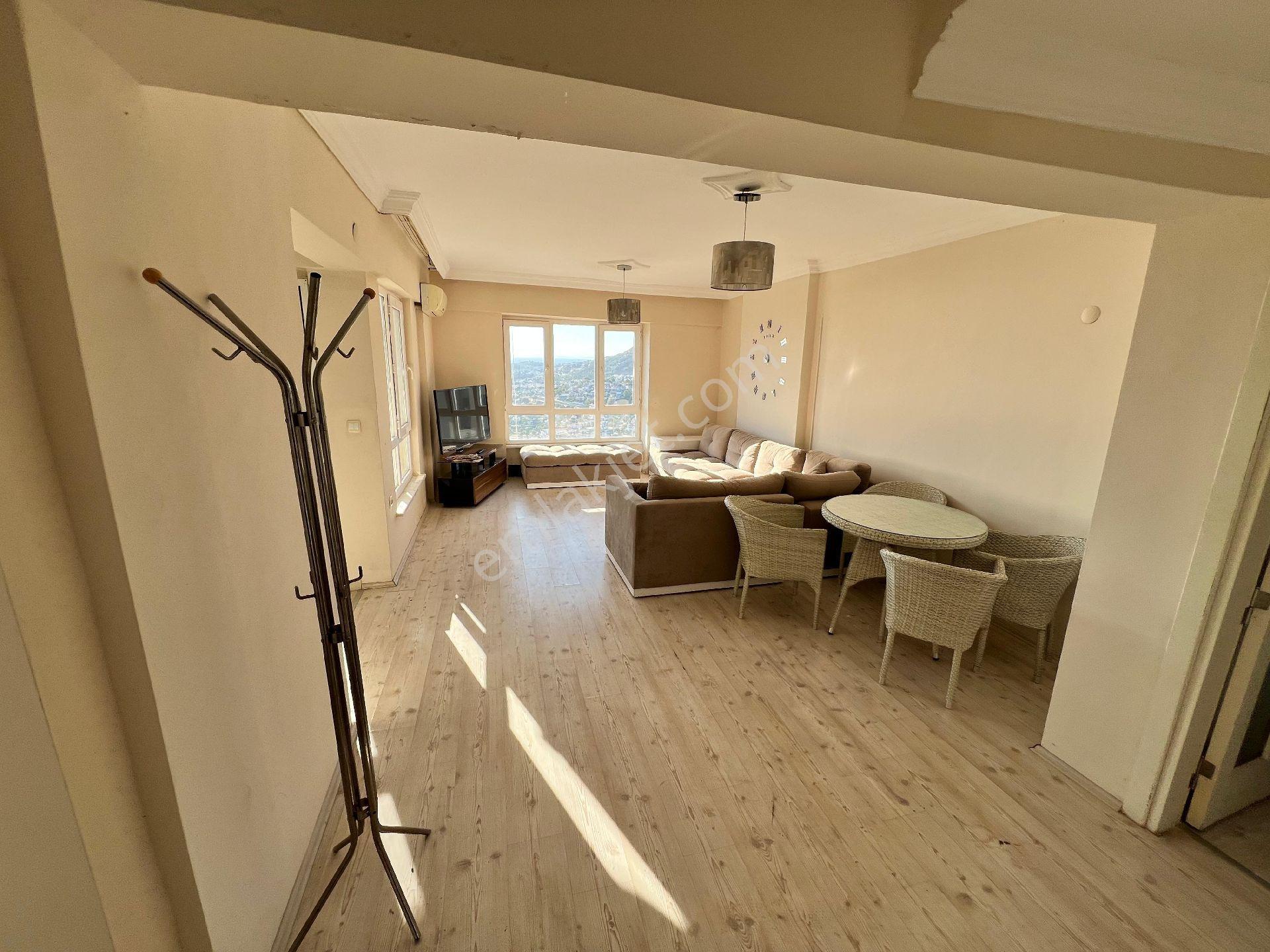Eşsiz Deniz Manzaralı 2+1 Eşyalı Satılık Daire Uydukent Sitesinde - Görsel 8