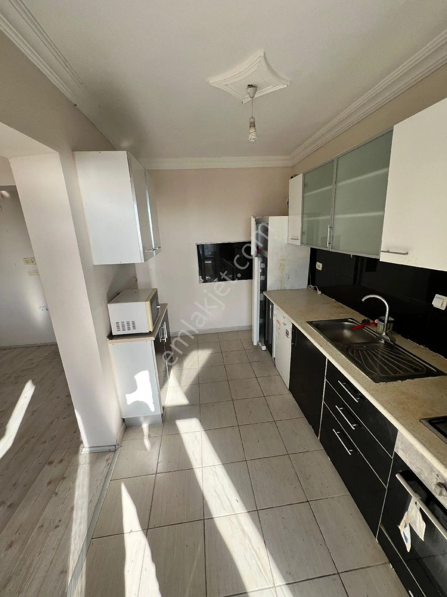 Eşsiz Deniz Manzaralı 2+1 Eşyalı Satılık Daire Uydukent Sitesinde - Görsel 3