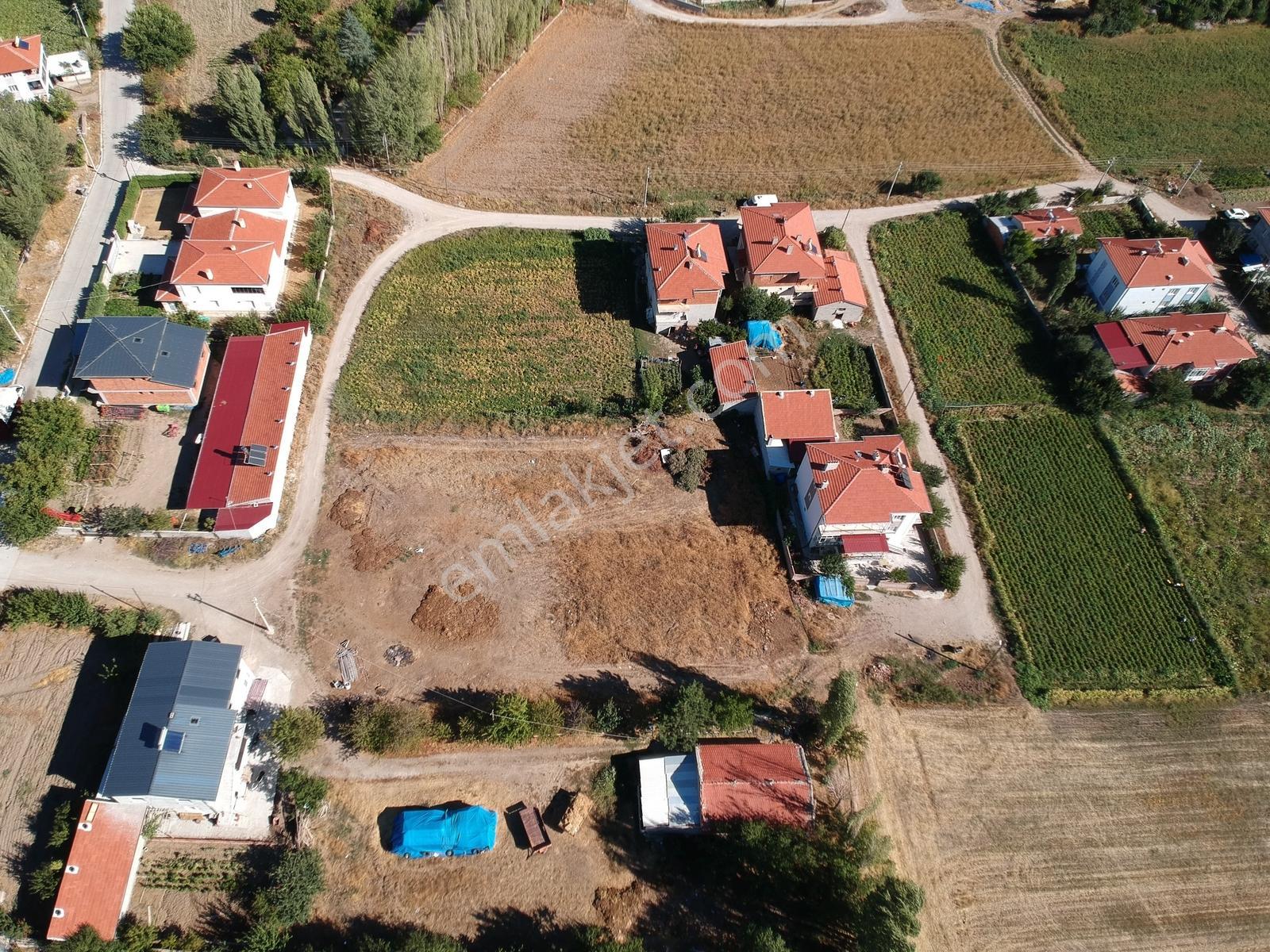 İlbey // Şuhut Merkez Zafer Mahallesinde Satılık Üç Adet Arsa - Görsel 8