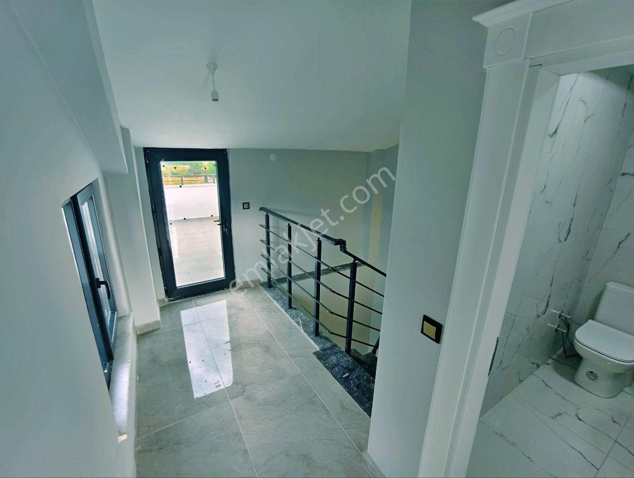 Uytundan Zeytinli'de Doğa Manzaralı Otoparklı 3+1 Lüks Villa - Görsel 14