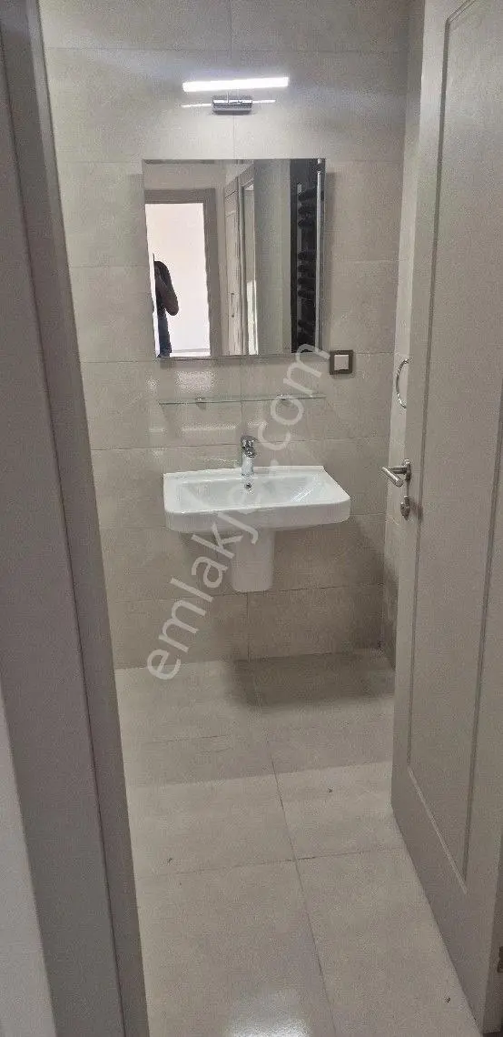 Cumhuriyet Caddesinde 2+1 Kiralık Daire - Görsel 2