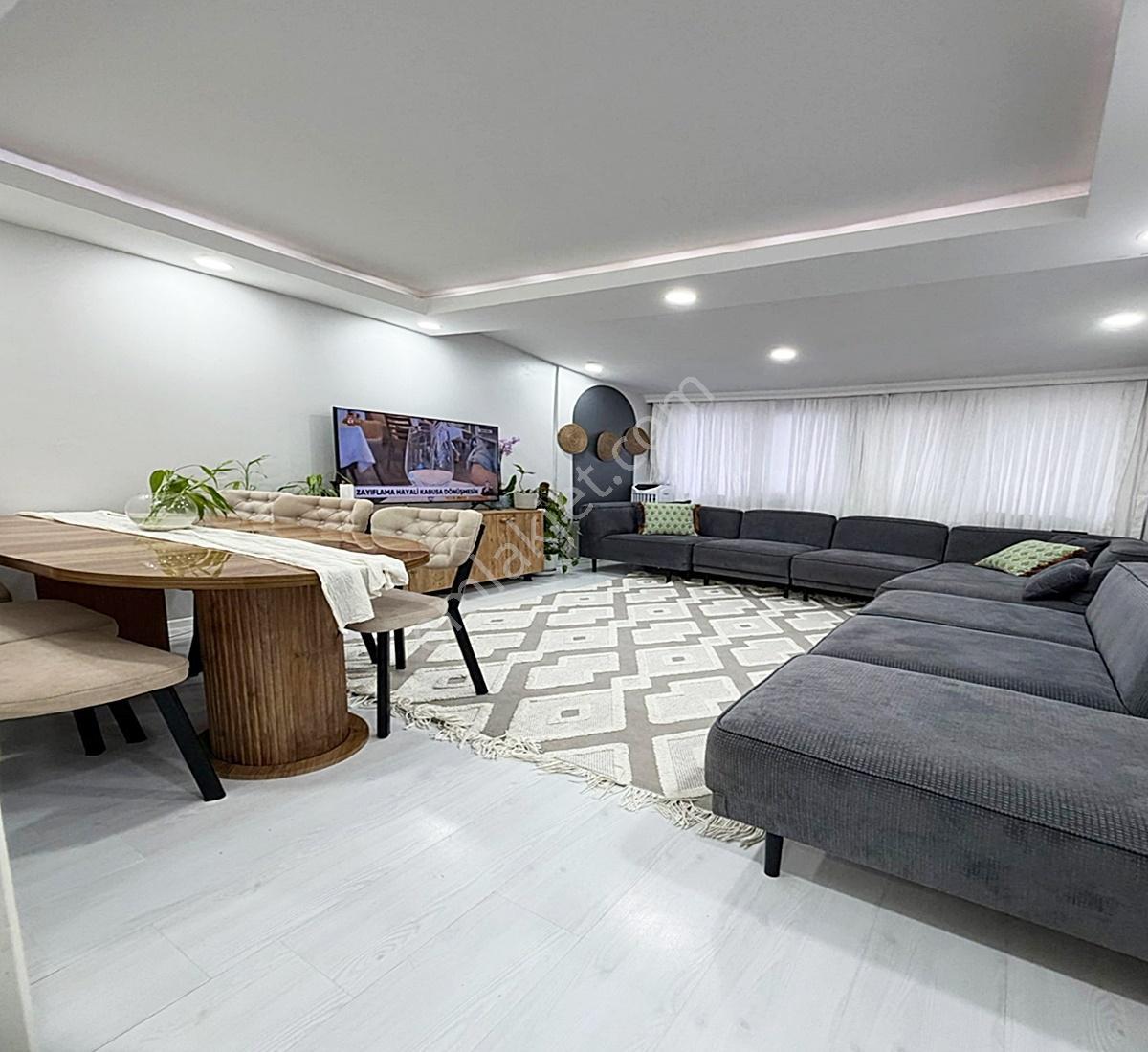Tek Tapu 2 Daire !! 245 M² Ayrı Girişli Balkonlu & Teraslı 4+2 - Görsel 6