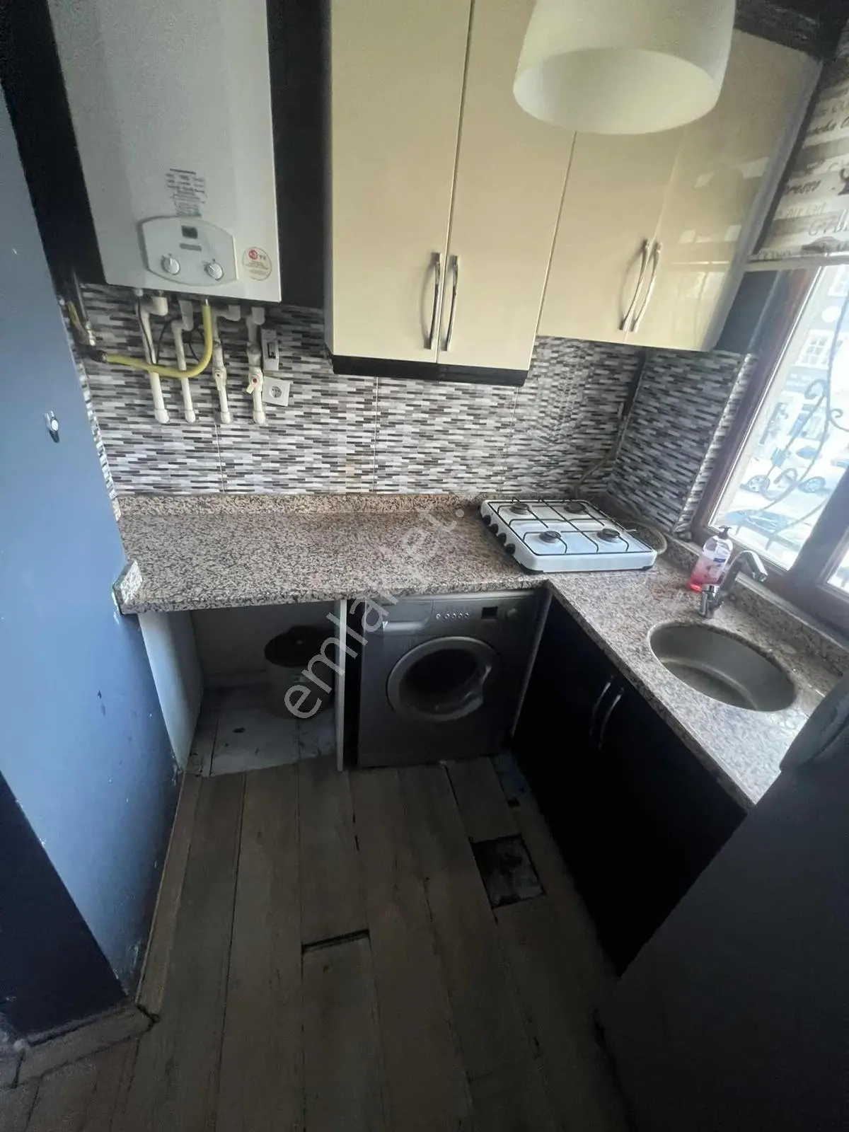 Eyüp Akşemsettın'de Eşyalı 1 + 1 Kapalı Mutfakta Kıralık Daıre - Görsel 2