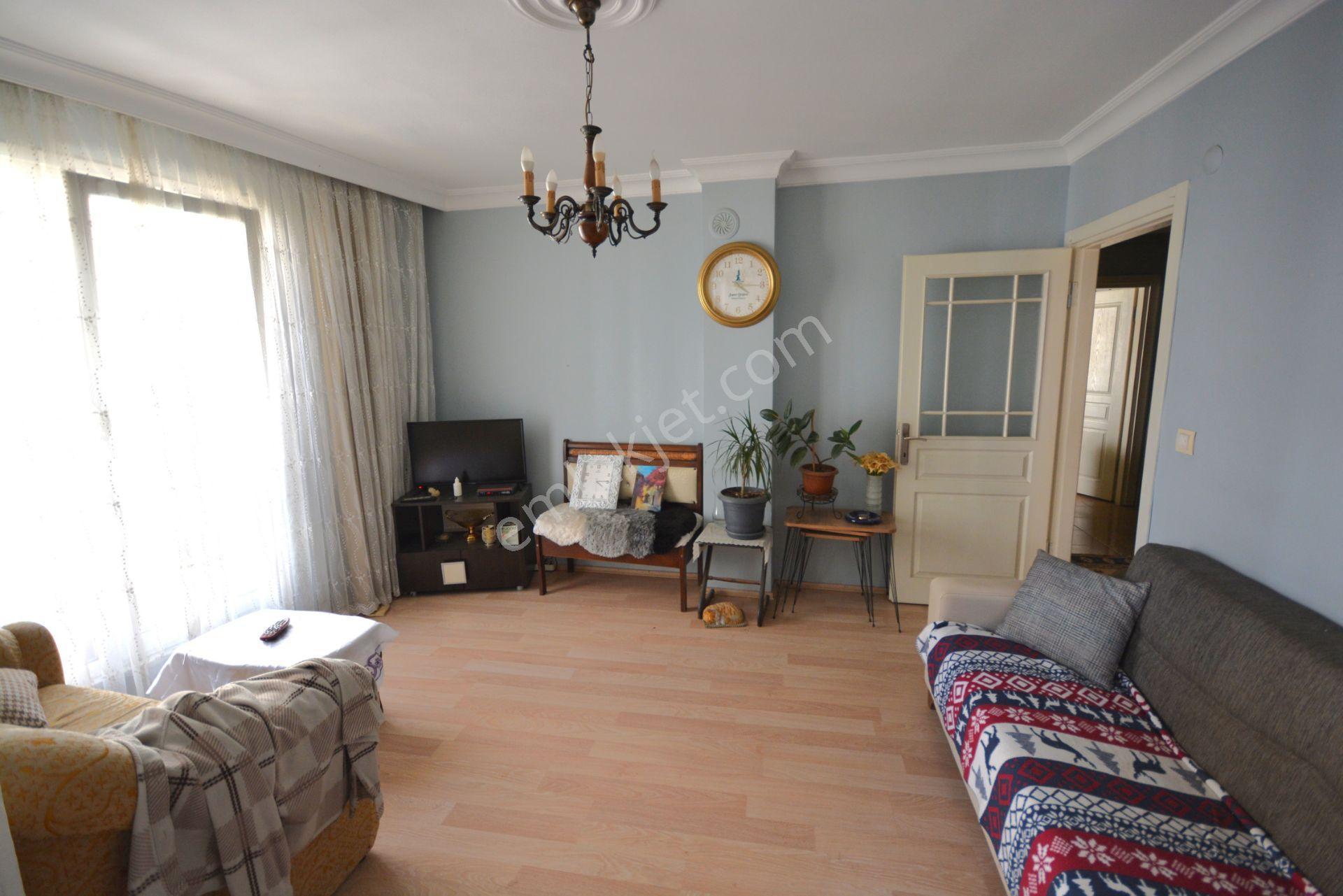Acil Satılık Arakat 2+1 Konumu Güzel 80 M2 Güney Cephe Diş Hastanesine Yakın - Görsel 12
