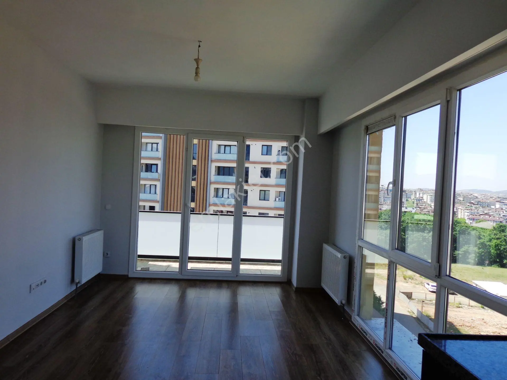 City Hill Sancaktepe Havuz Cephe 7.kat 90m2 Balkonlu Kiralık 2+1 - Görsel 3