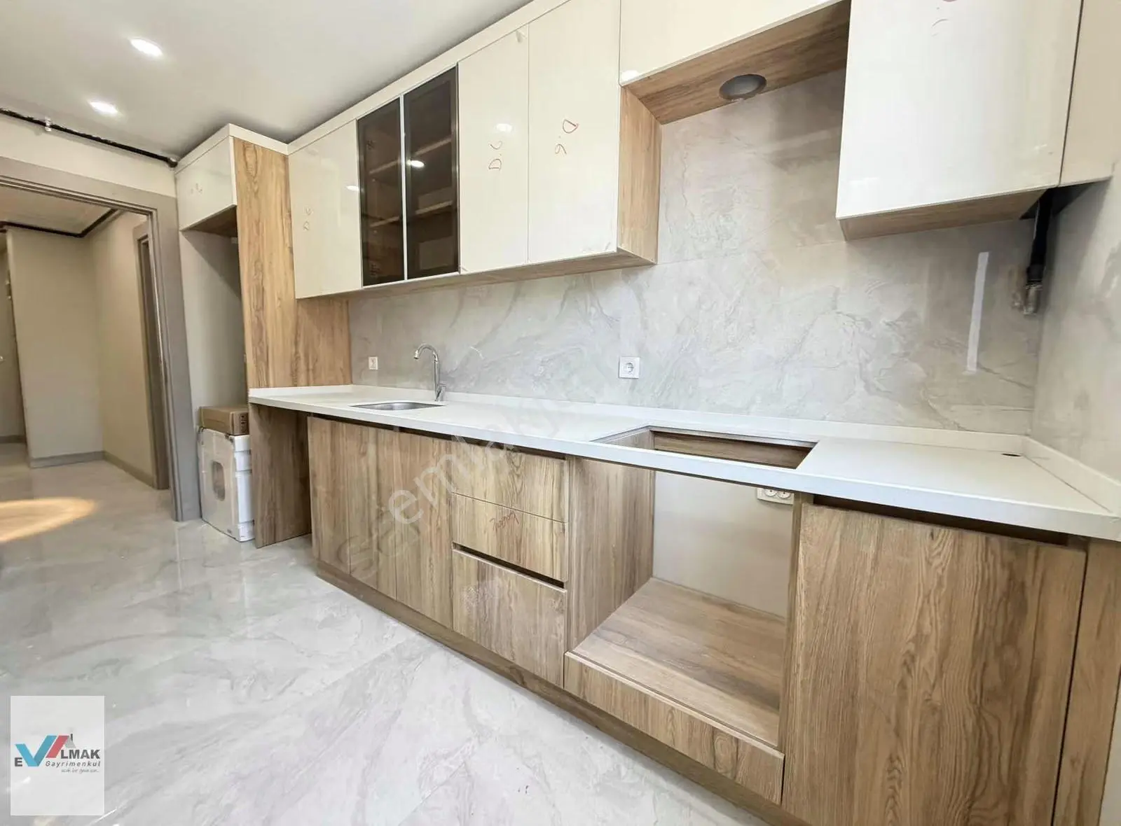 Evalmak'ta İnönü Mah.de 2+1(80m2) Asansörlü Kullanışlı Arakat - Görsel 4