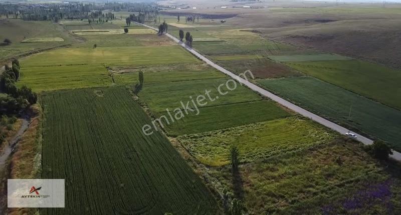 Akören Orhaniye Mahallesi'nde 901 M² Müstakil Tapulu Tarla