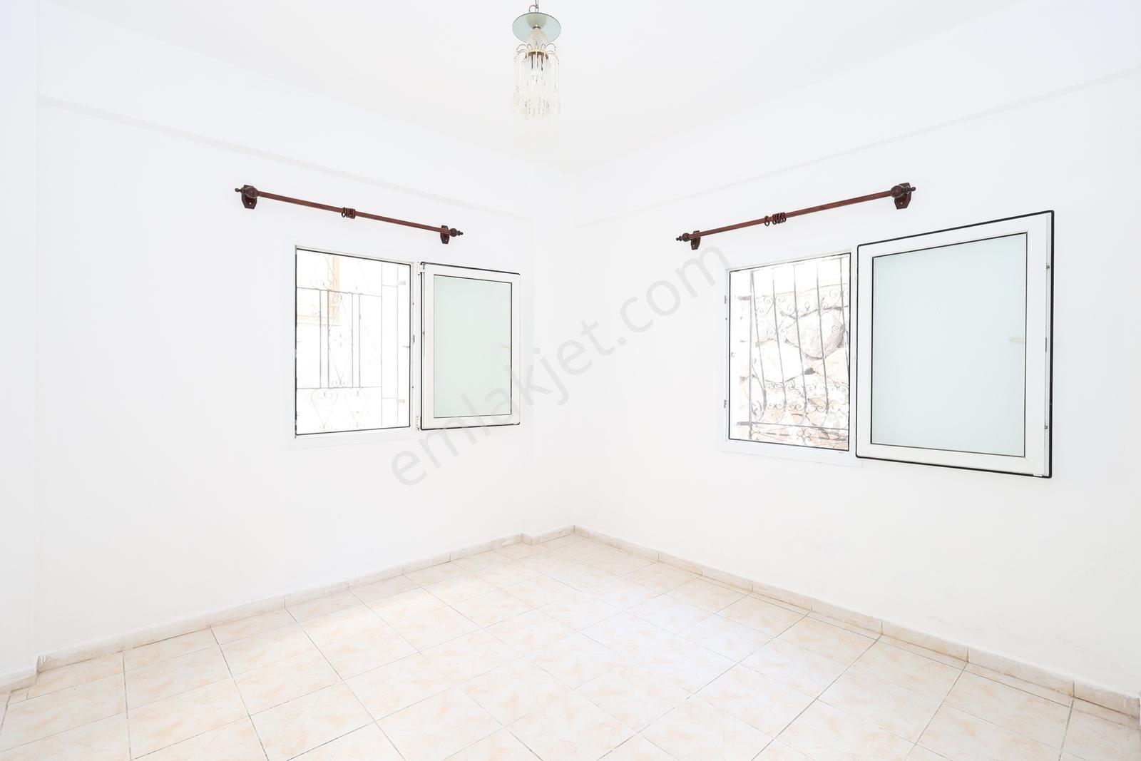 S-a-k-a-l-l-ı-d-a-n Akyarlar Merkezde Manzaralı Kiralık Daire - Görsel 5