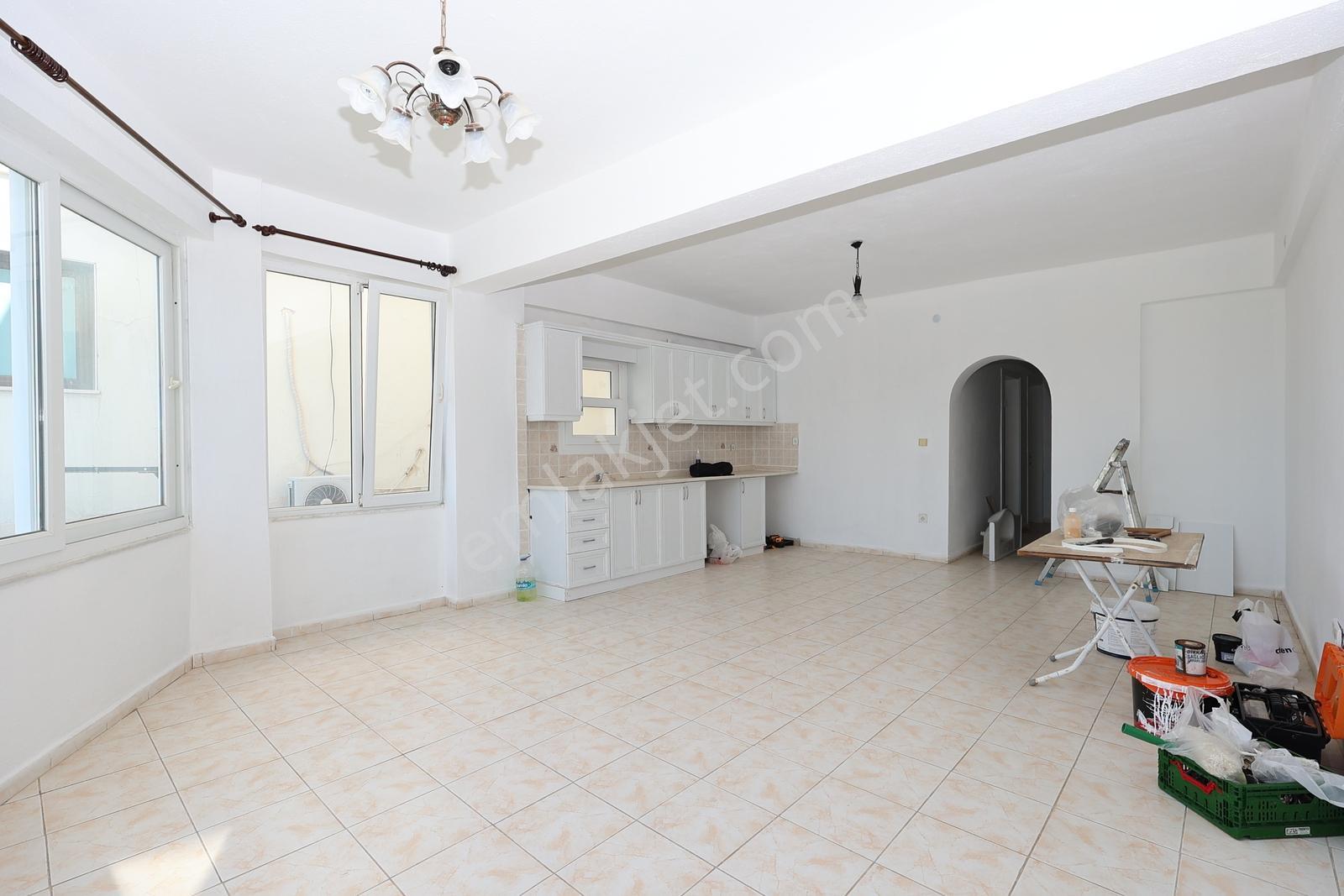 S-a-k-a-l-l-ı-d-a-n Akyarlar Merkezde Manzaralı Kiralık Daire - Görsel 10