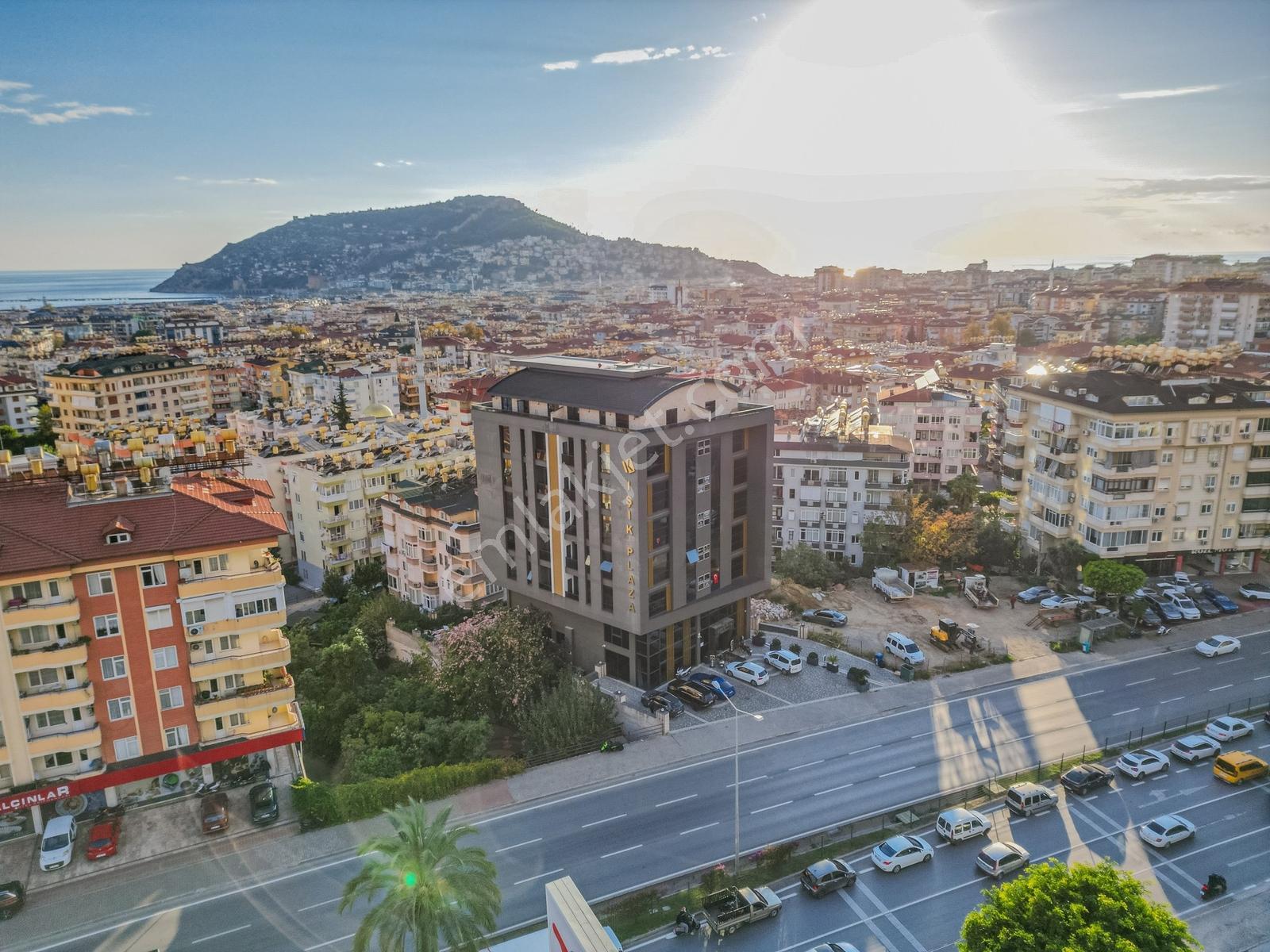 Alanya Işık Plaza Da Kurulu Düzen Devren Güzelik Merkezi