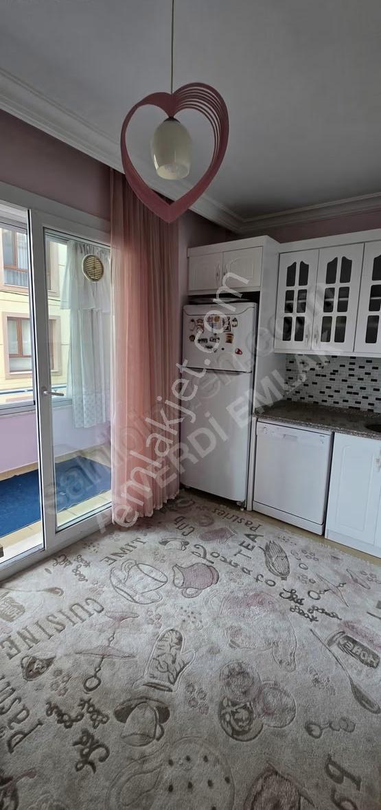 Akhisar'da Eşyalı, Ara Kat Kiralık Daire 3+1 - Görsel 13