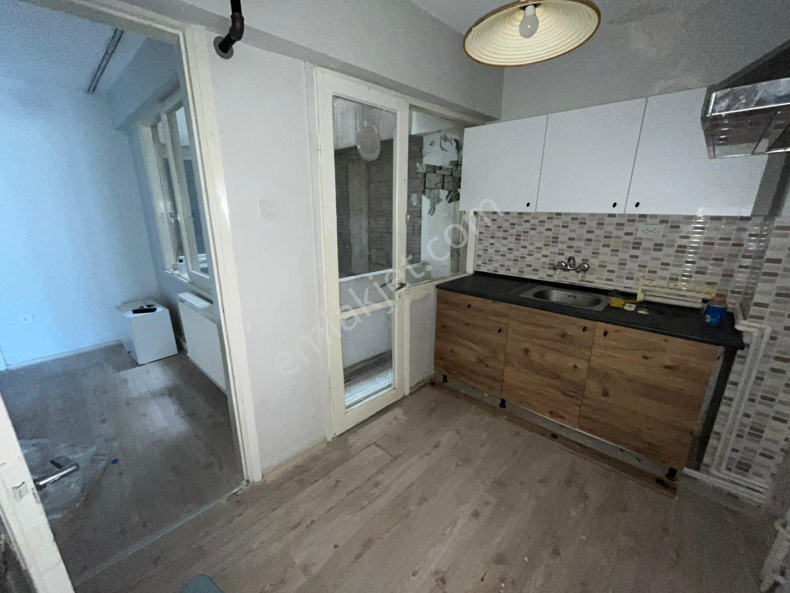 Asil'den Üçkuyularda Cadde Üzeri 3+1 Arakat Asansörlü Daire - Görsel 9