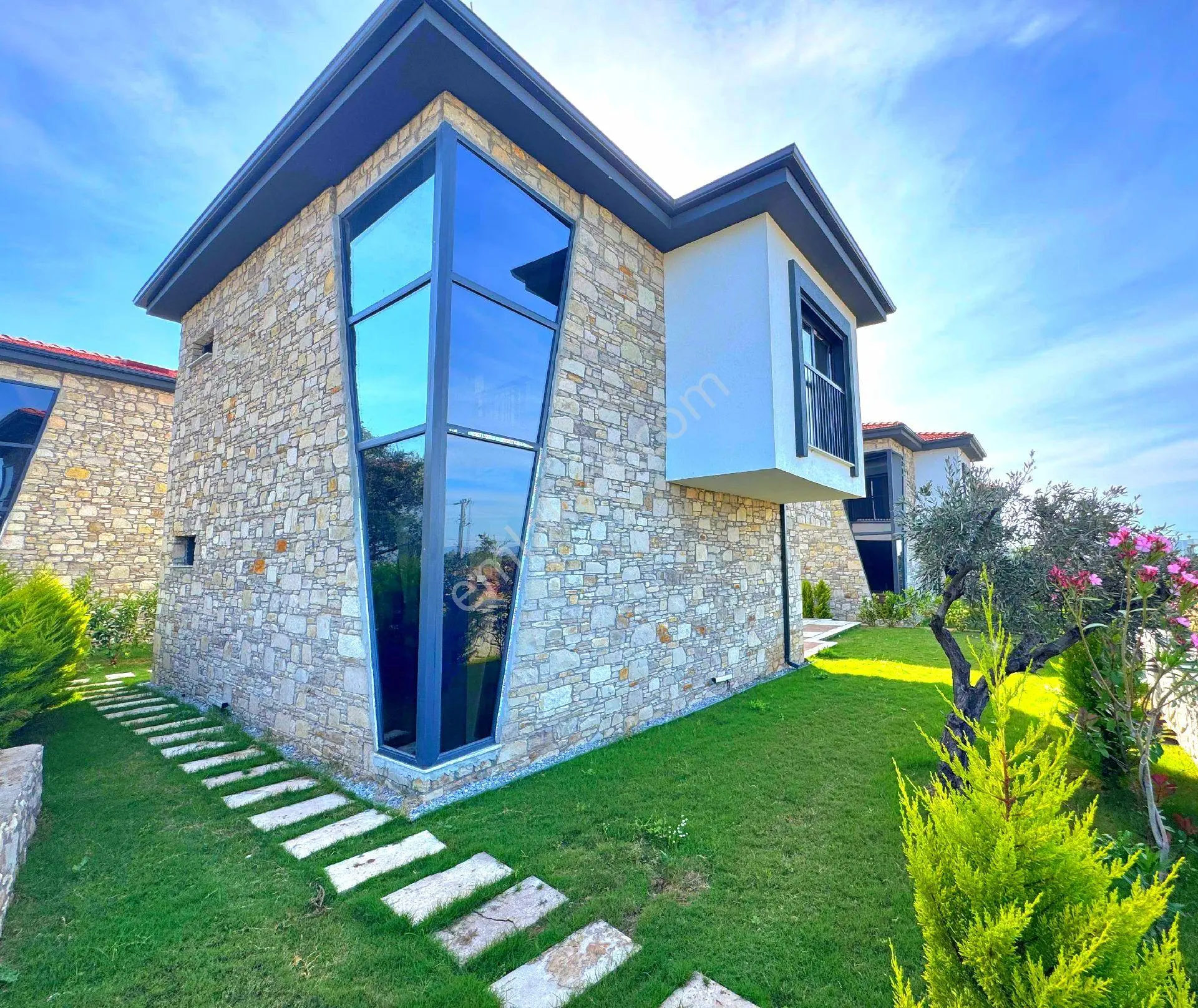 Davutlarda Özel Havuzlu Ve Otoparklı Tek Müstakil Bahçeli Villa - Görsel 5