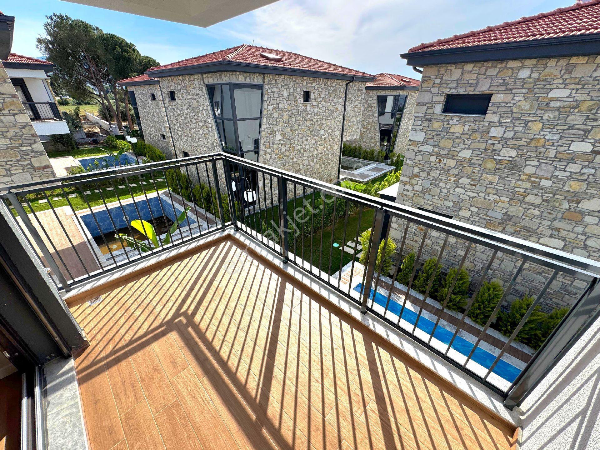Davutlarda Özel Havuzlu Ve Otoparklı Tek Müstakil Bahçeli Villa - Görsel 25