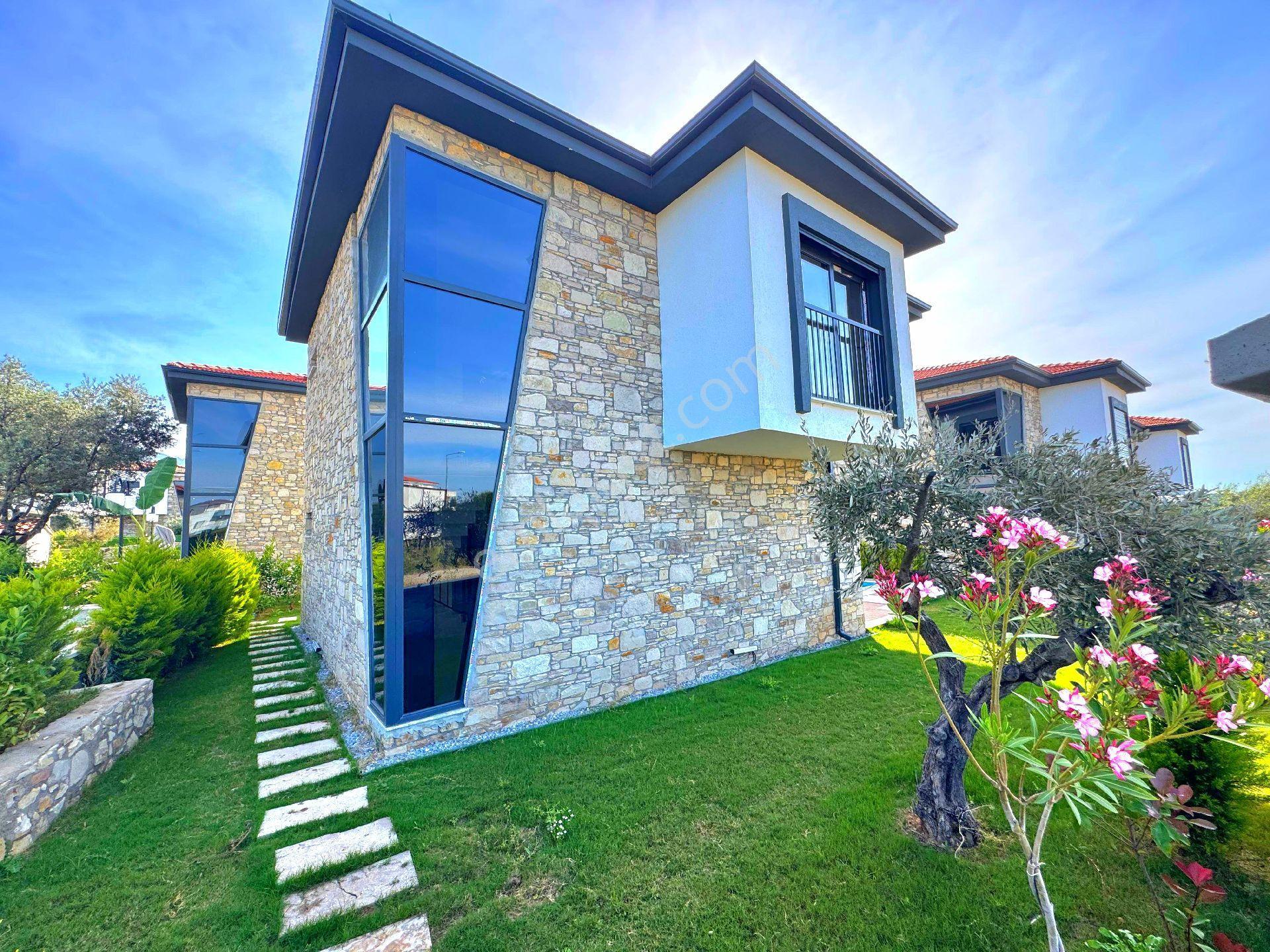 Davutlarda Özel Havuzlu Ve Otoparklı Tek Müstakil Bahçeli Villa - Görsel 3
