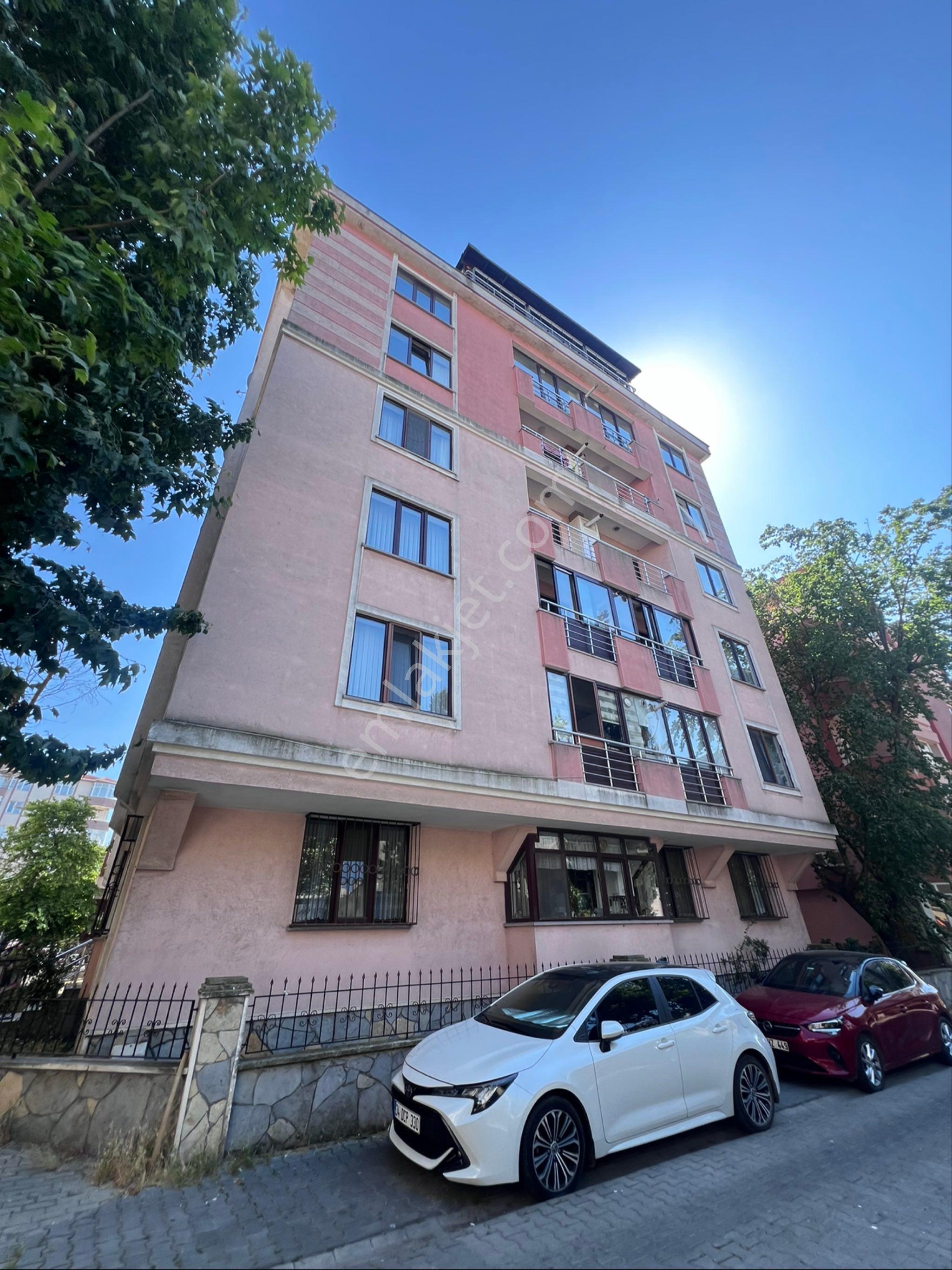 Remax Land Bahçelievler’de 5+1 Dubleks Satılık Daire