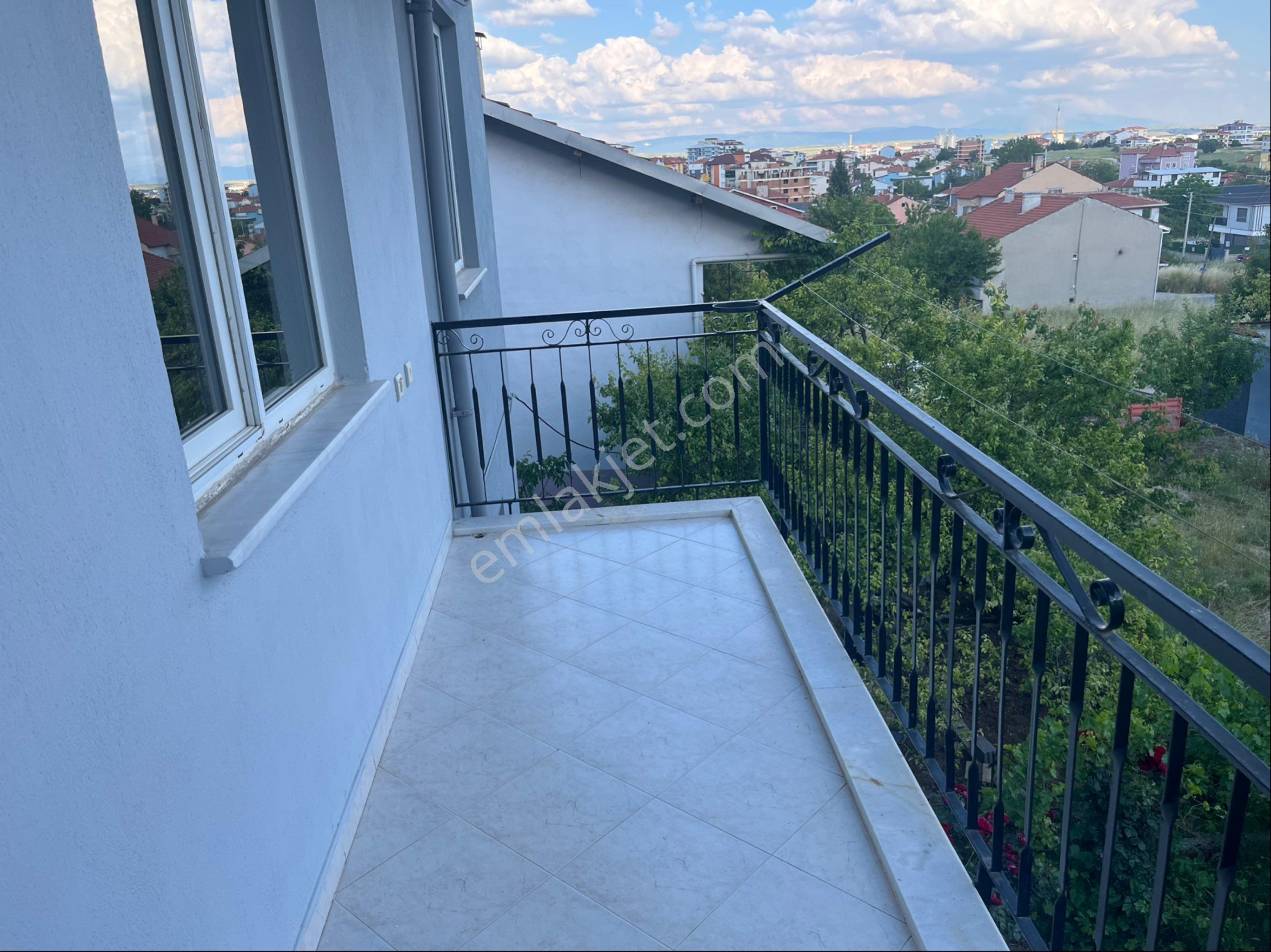 Uşak Merkez Atatürk Mahallesinde Kiralık 3+1 Daire - Görsel 12