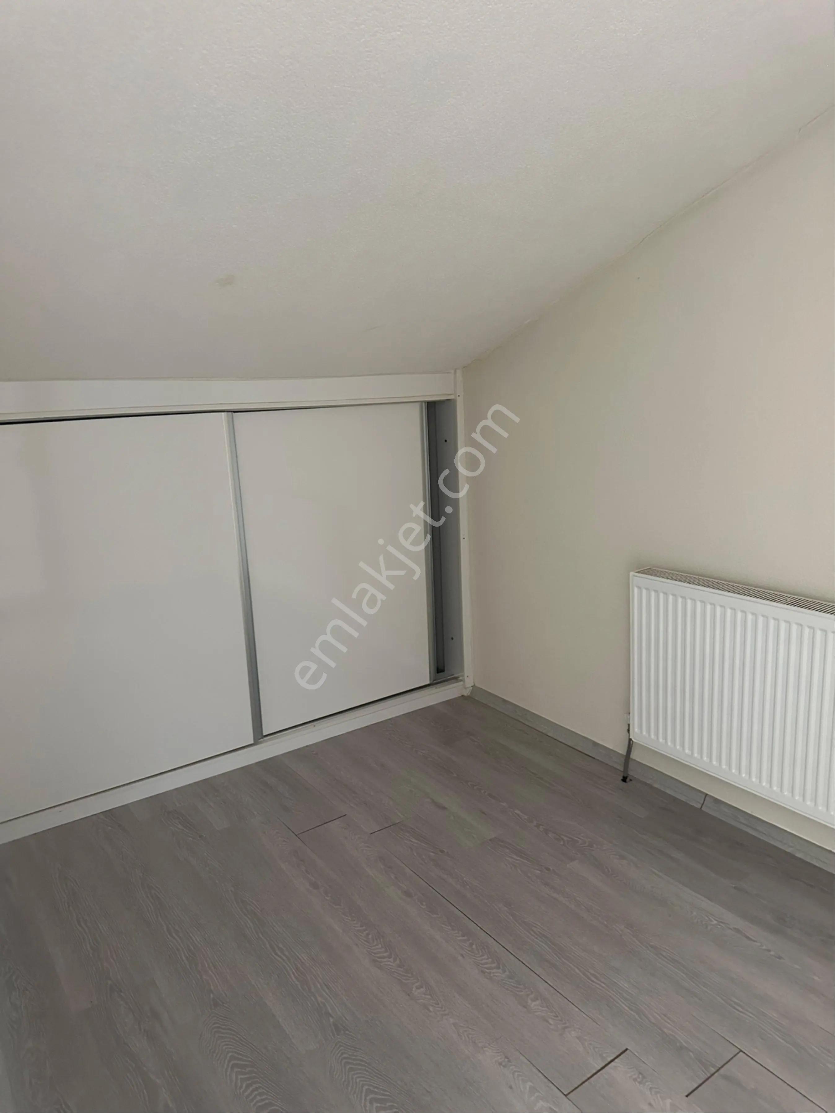 Salih Emlaktan Mehmet Akif Mah Kiralık 2+1 Çatı Dairesi Sıfır Ayarında - Görsel 5