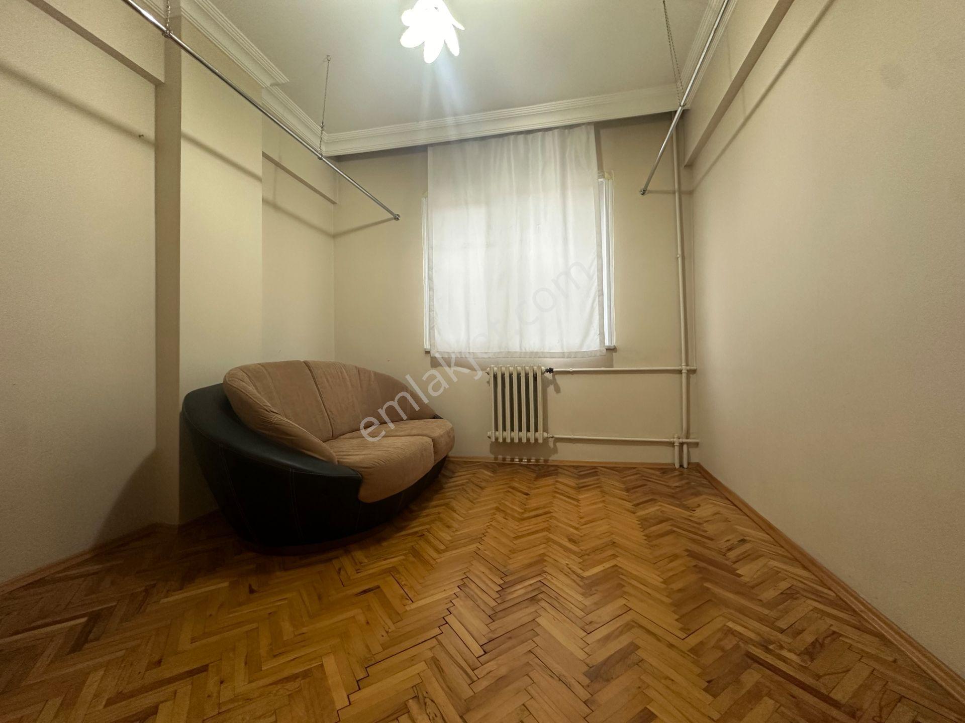 İstanbul House'dan Bahçelievler'de Eşyalı Asansörlü 3+1 Ara Kat - Görsel 23
