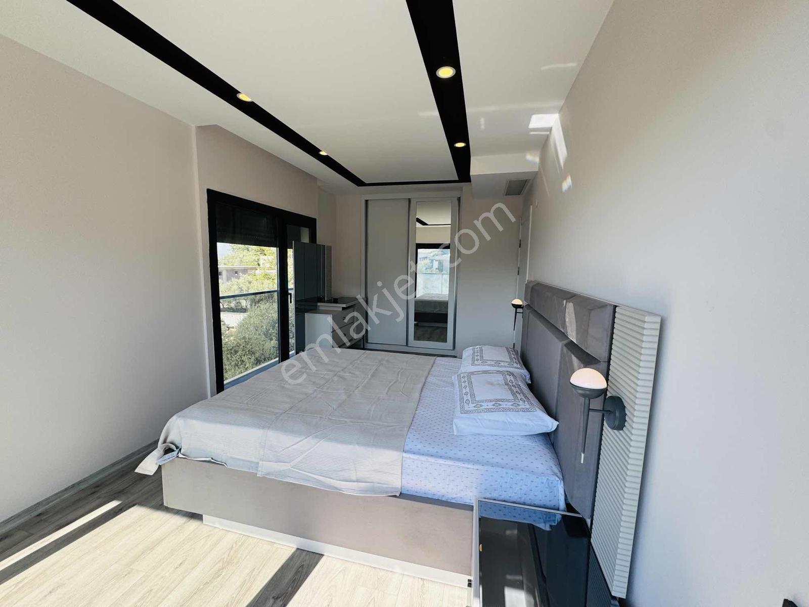Kuşadası'nda Tam Müstakil Asansörlü Full Sıfır Eşyalı 4+1 Villa - Görsel 24