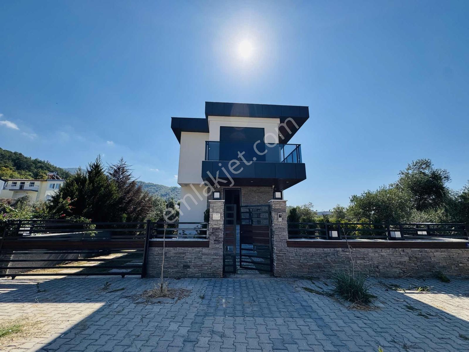 Kuşadası'nda Tam Müstakil Asansörlü Full Sıfır Eşyalı 4+1 Villa - Görsel 28