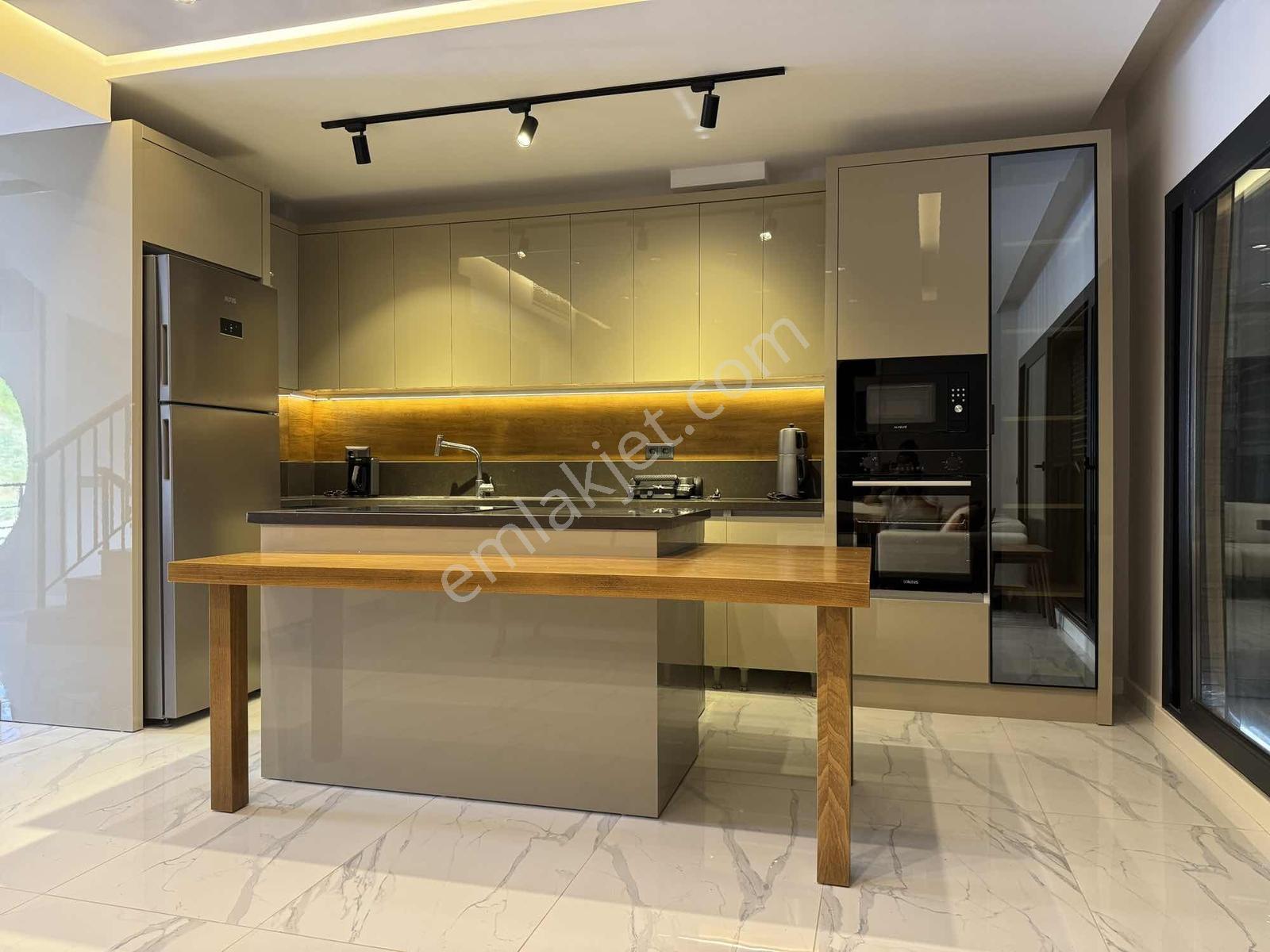 Kuşadası'nda Tam Müstakil Asansörlü Full Sıfır Eşyalı 4+1 Villa - Görsel 30