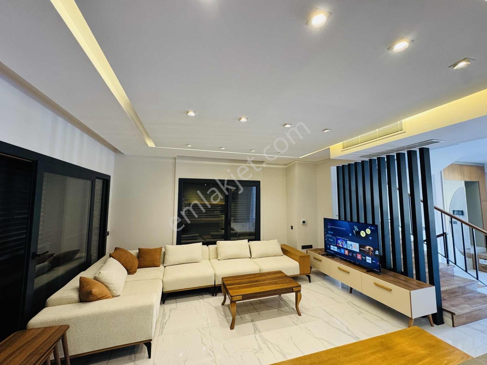 Kuşadası'nda Tam Müstakil Asansörlü Full Sıfır Eşyalı 4+1 Villa - Görsel 31