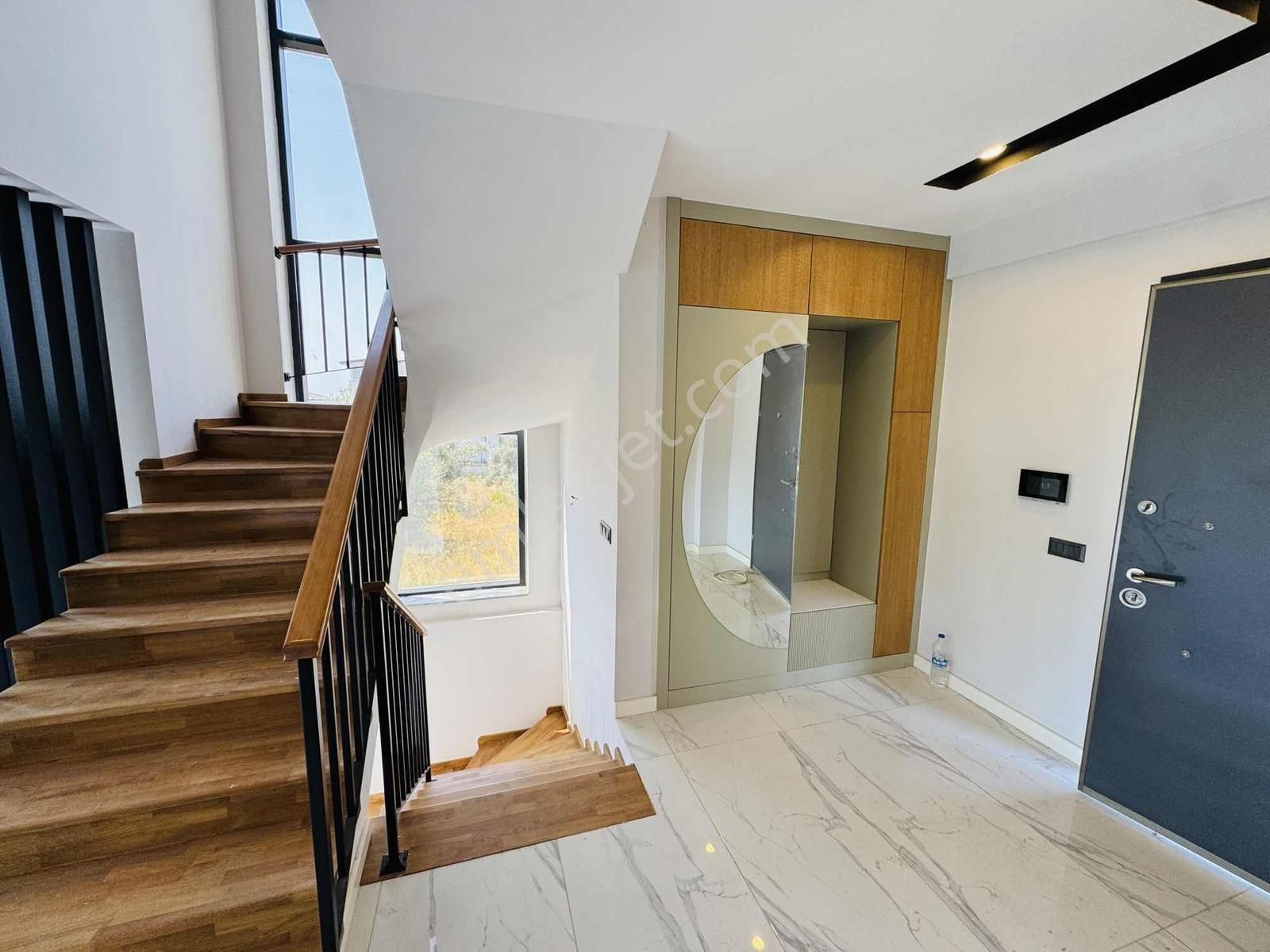 Kuşadası'nda Tam Müstakil Asansörlü Full Sıfır Eşyalı 4+1 Villa - Görsel 19