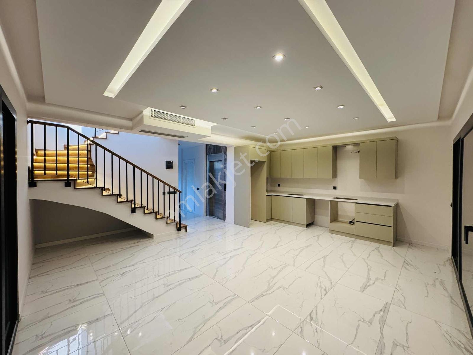 Kuşadası'nda Tam Müstakil Asansörlü Full Sıfır Eşyalı 4+1 Villa - Görsel 22